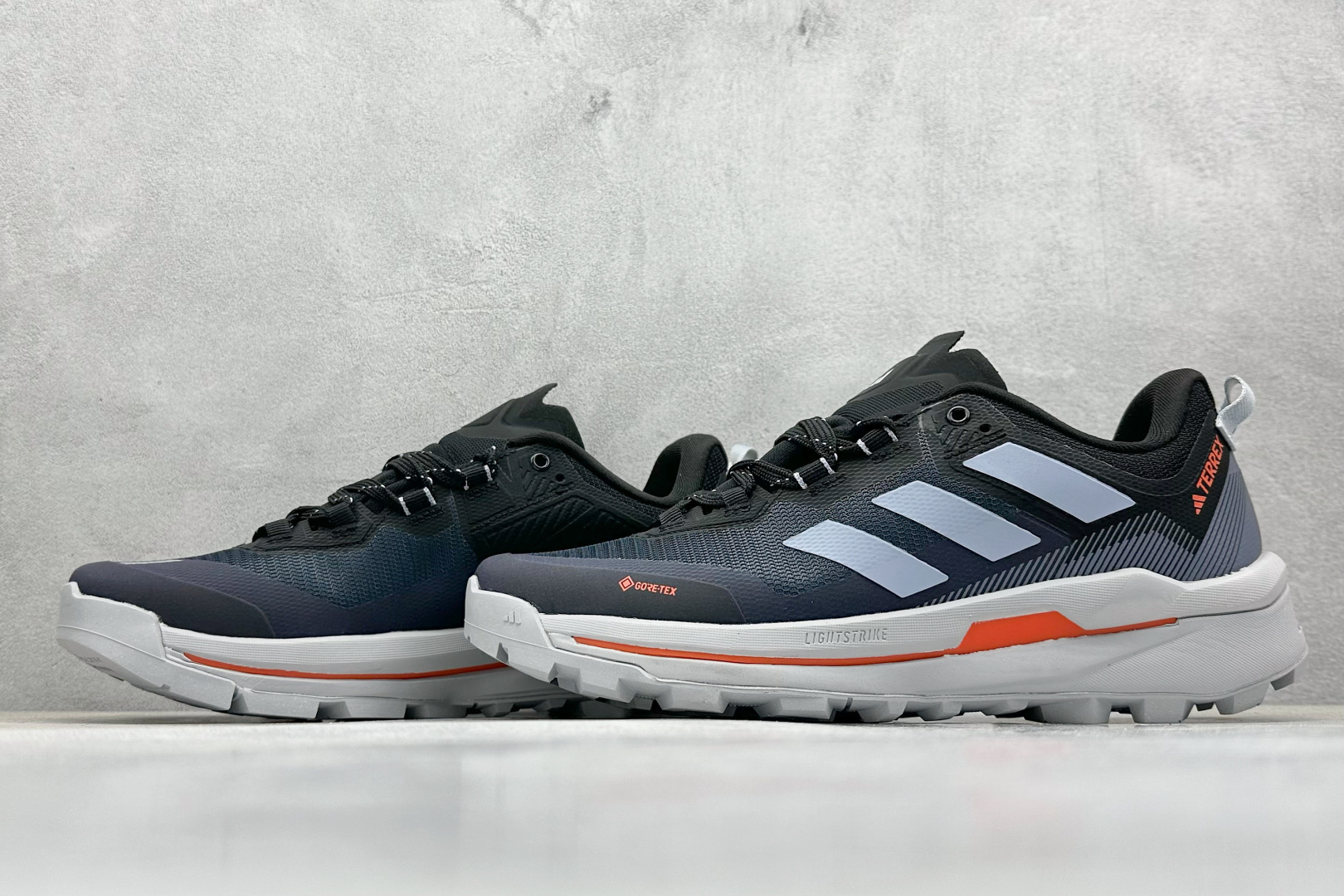  
Adidas TERREX SKYCHASER TECH GTX 
阿迪GTX 运动网面透气跑鞋 
