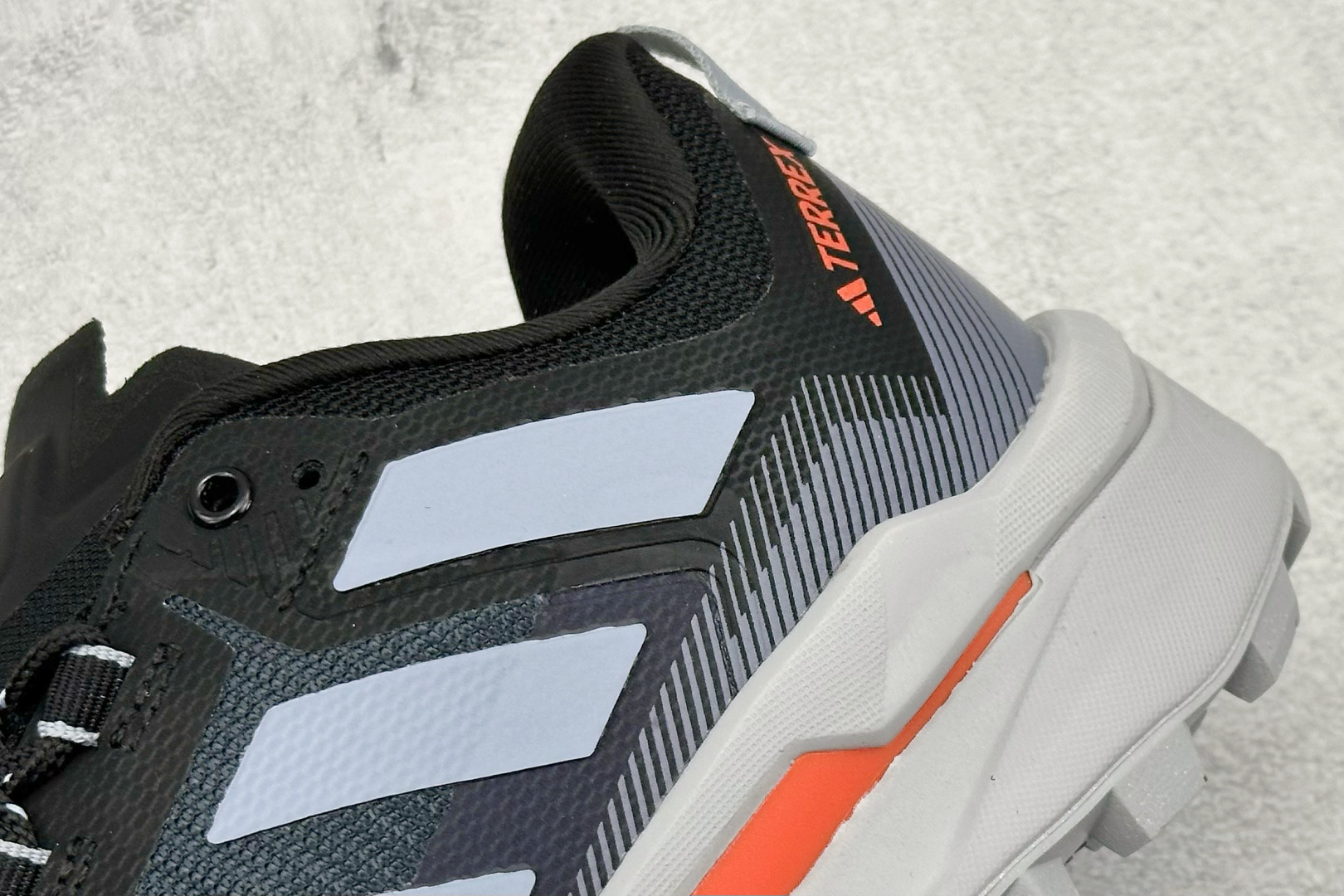  
Adidas TERREX SKYCHASER TECH GTX 
阿迪GTX 运动网面透气跑鞋 
