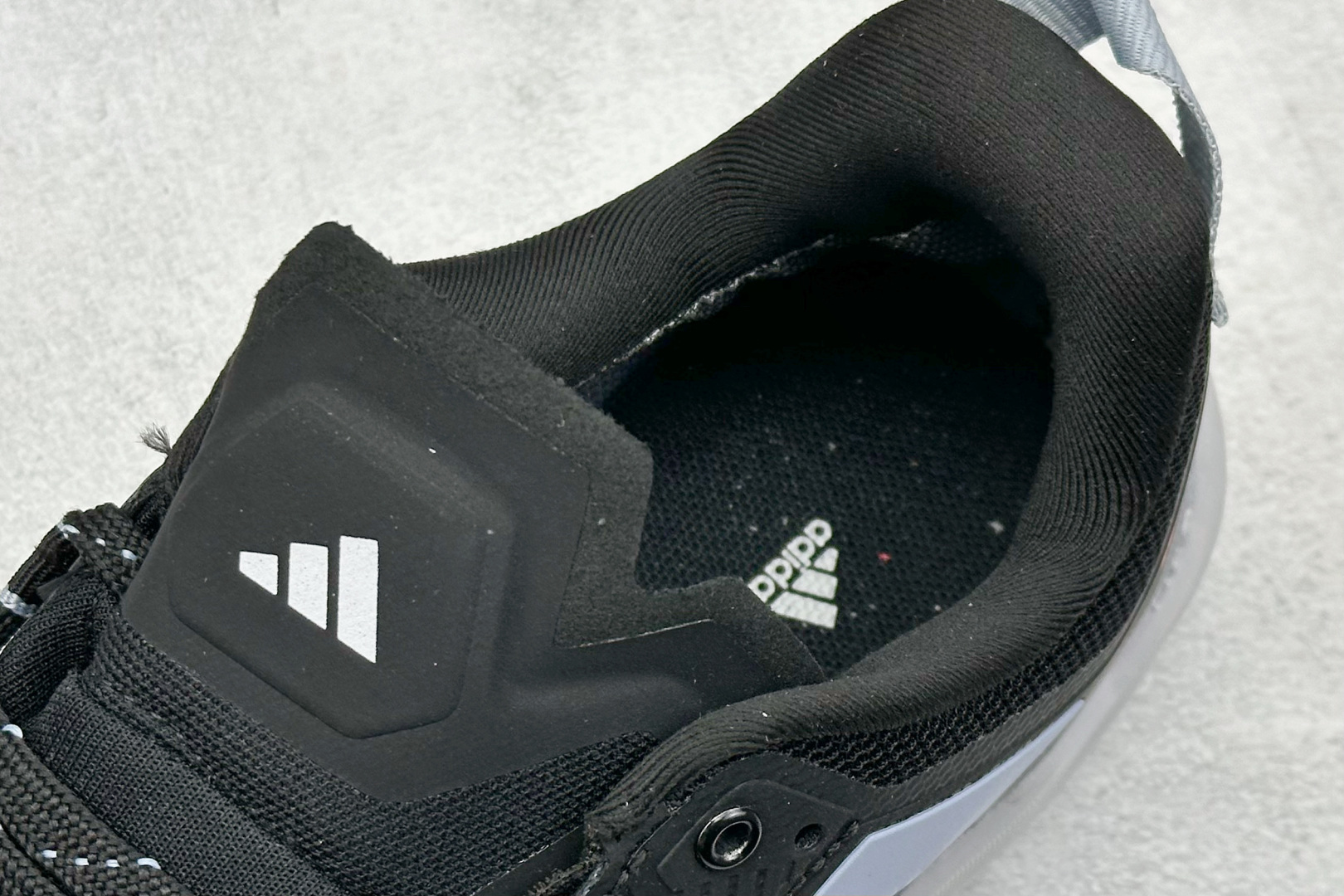  
Adidas TERREX SKYCHASER TECH GTX 
阿迪GTX 运动网面透气跑鞋 
