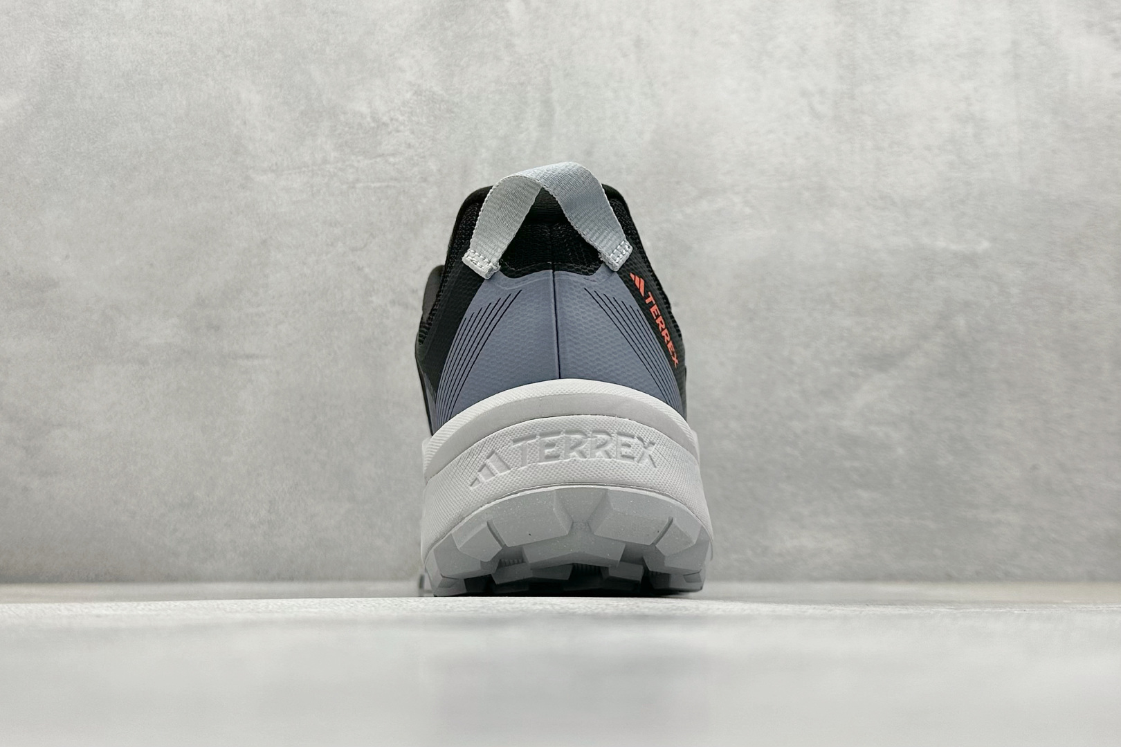  
Adidas TERREX SKYCHASER TECH GTX 
阿迪GTX 运动网面透气跑鞋 
