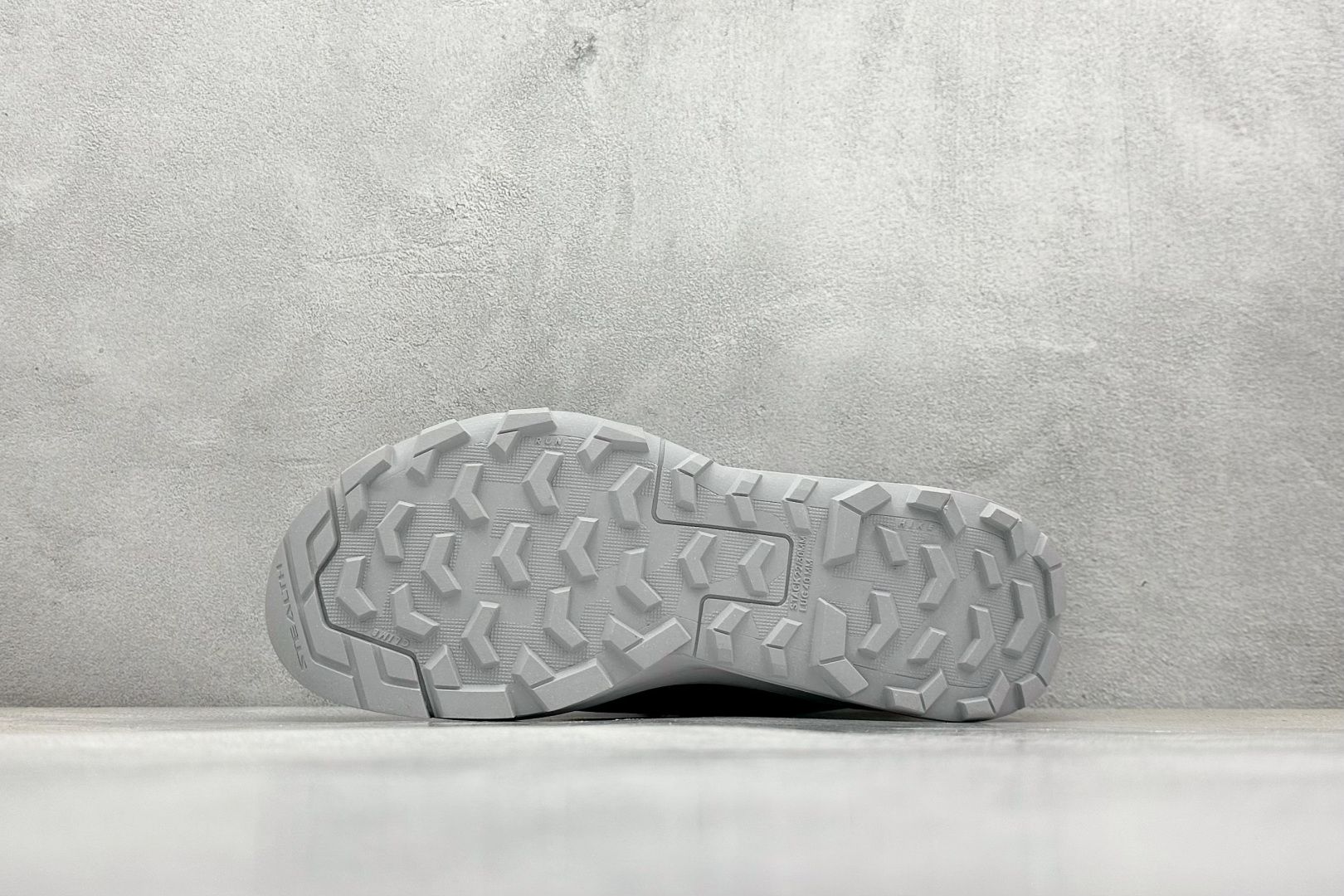  
Adidas TERREX SKYCHASER TECH GTX 
阿迪GTX 运动网面透气跑鞋 

