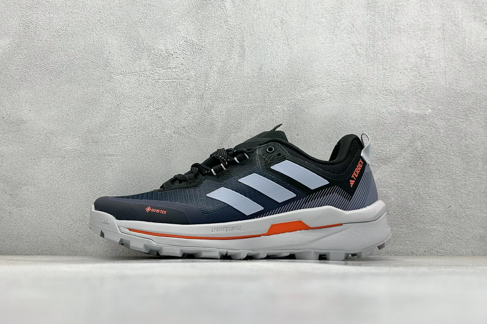  
Adidas TERREX SKYCHASER TECH GTX 
阿迪GTX 运动网面透气跑鞋 
