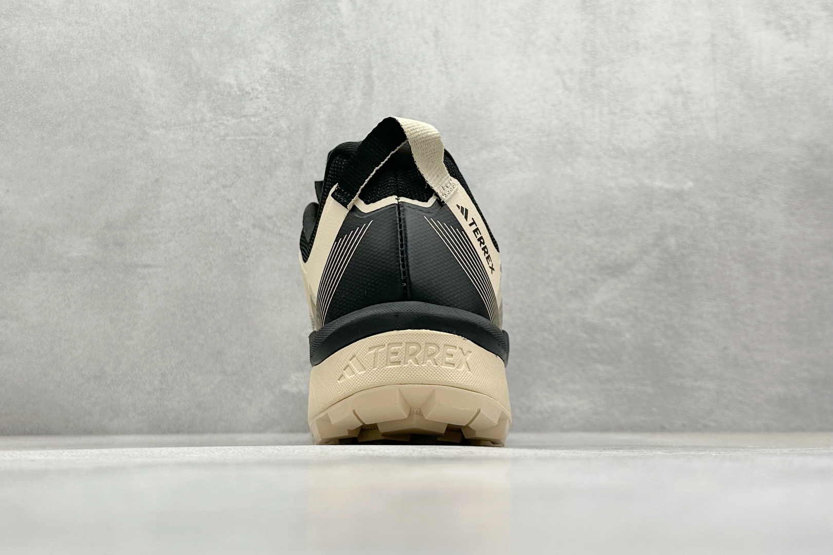  
Adidas TERREX SKYCHASER TECH GTX 
阿迪GTX 运动网面透气跑鞋 
