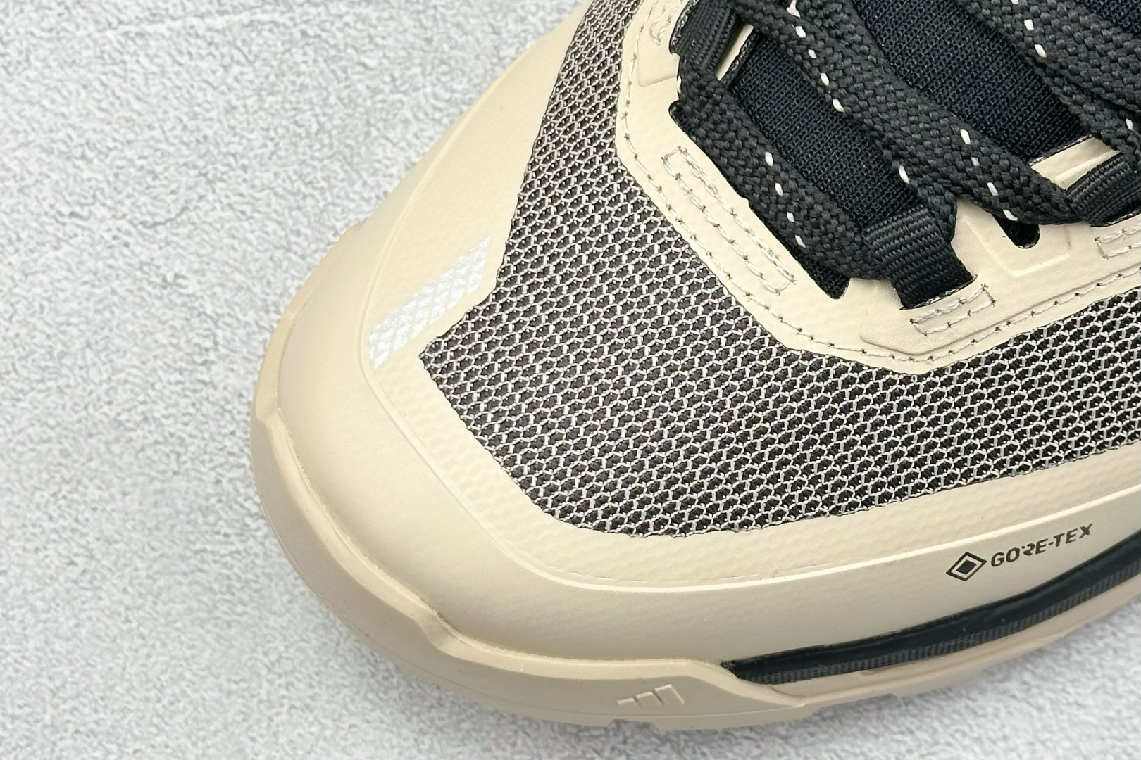  
Adidas TERREX SKYCHASER TECH GTX 
阿迪GTX 运动网面透气跑鞋 
