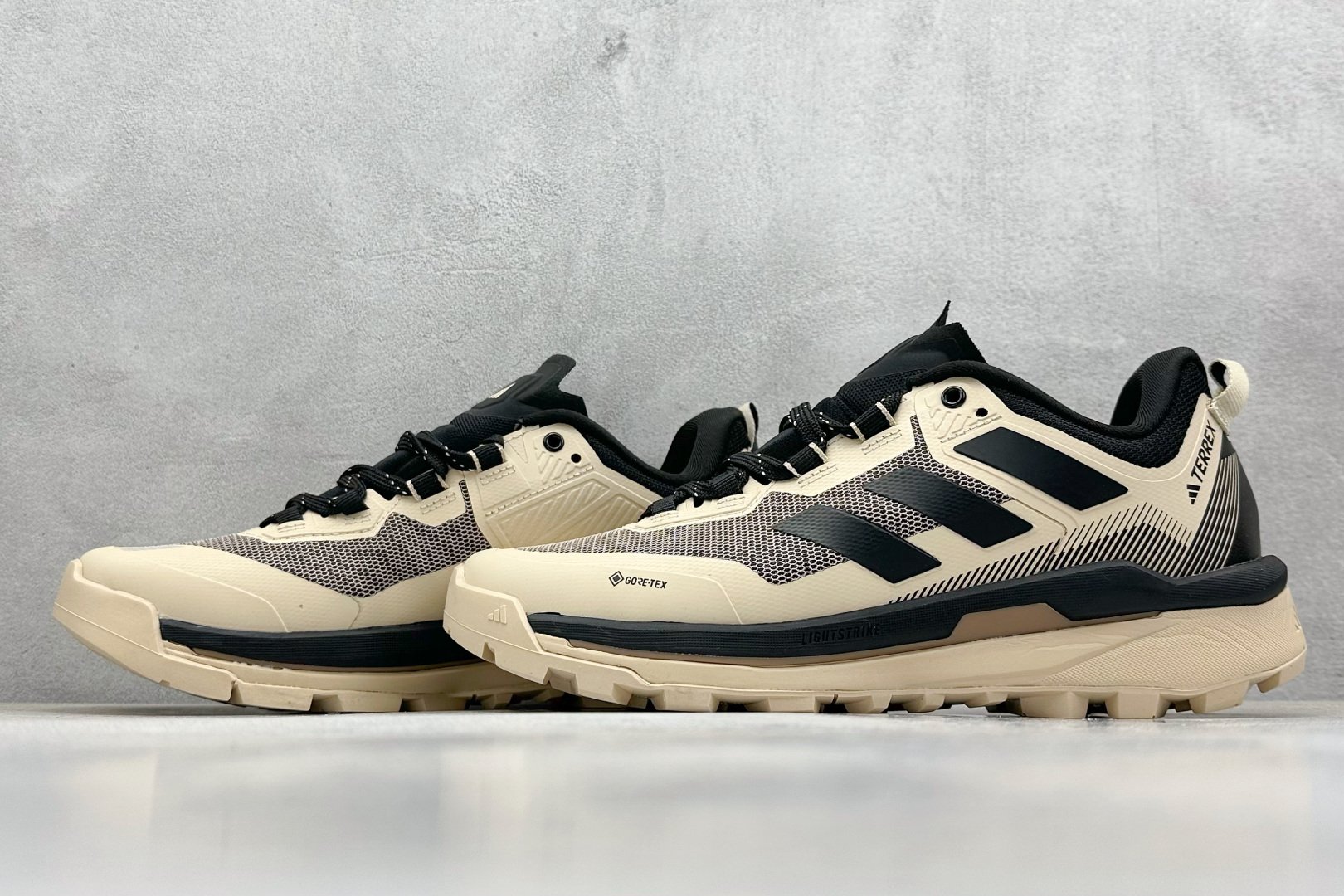  
Adidas TERREX SKYCHASER TECH GTX 
阿迪GTX 运动网面透气跑鞋 
