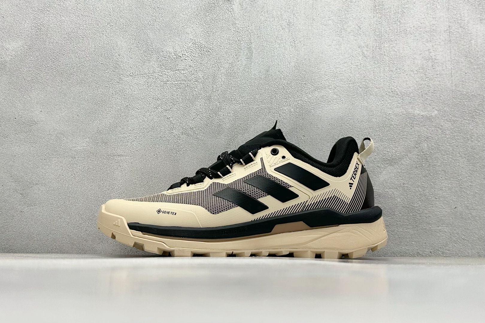  
Adidas TERREX SKYCHASER TECH GTX 
阿迪GTX 运动网面透气跑鞋 

