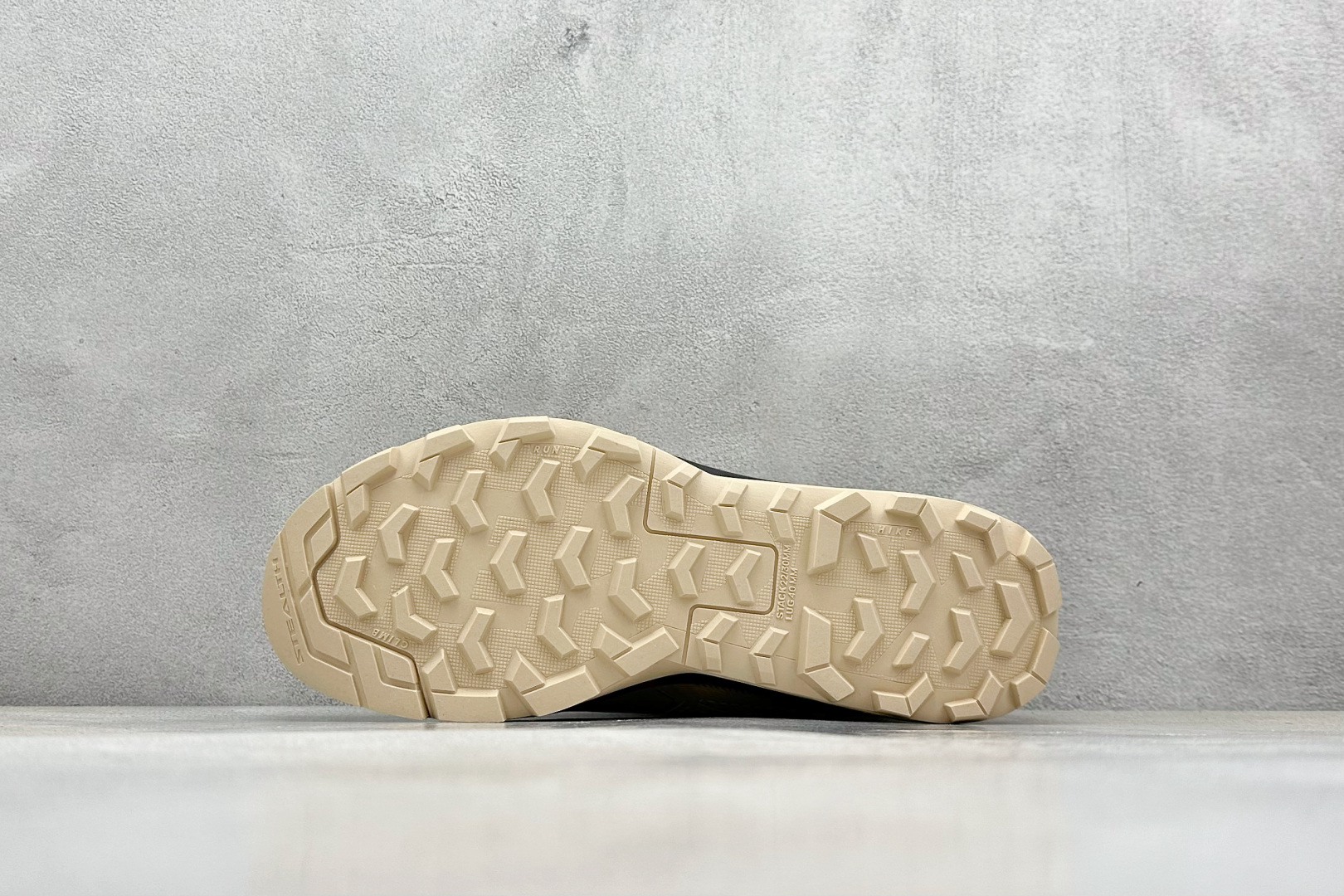  
Adidas TERREX SKYCHASER TECH GTX 
阿迪GTX 运动网面透气跑鞋 
