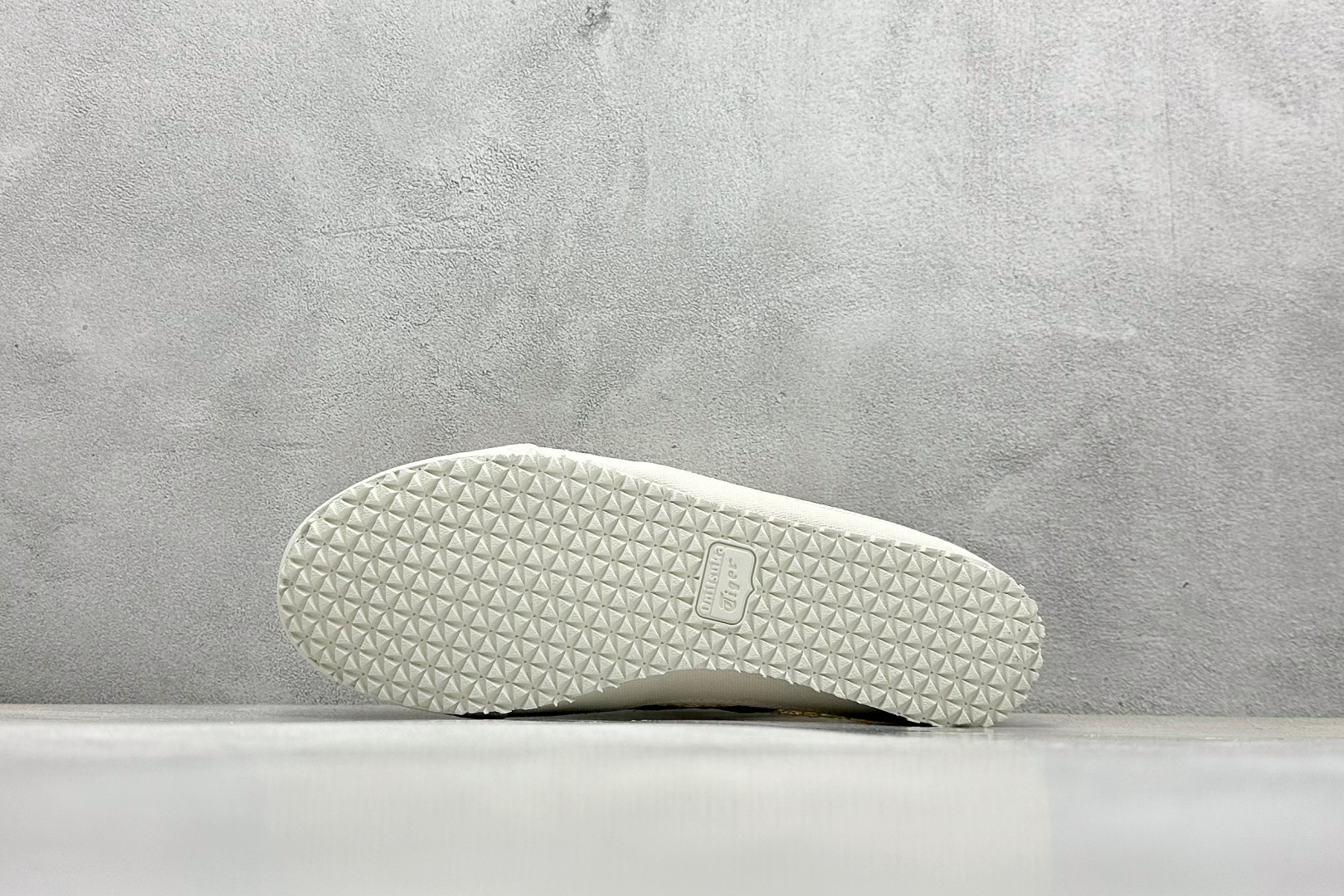  
亚瑟士 /Onitsuka Tiger鬼冢虎 MEXICO 66 SABOT
网面透气 新款舒适一脚