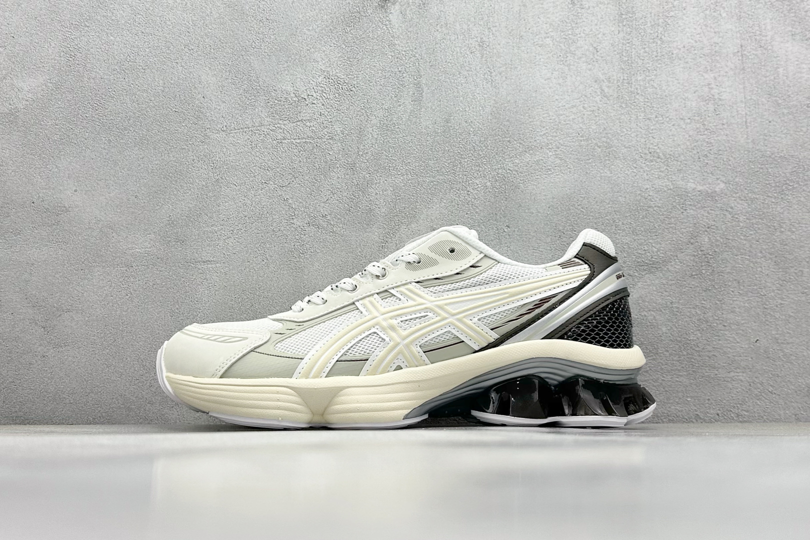  
Asics Gel-Kinetic Fluent 亚瑟士运动休闲透气专业跑鞋 
新一代缓震未来感跑鞋