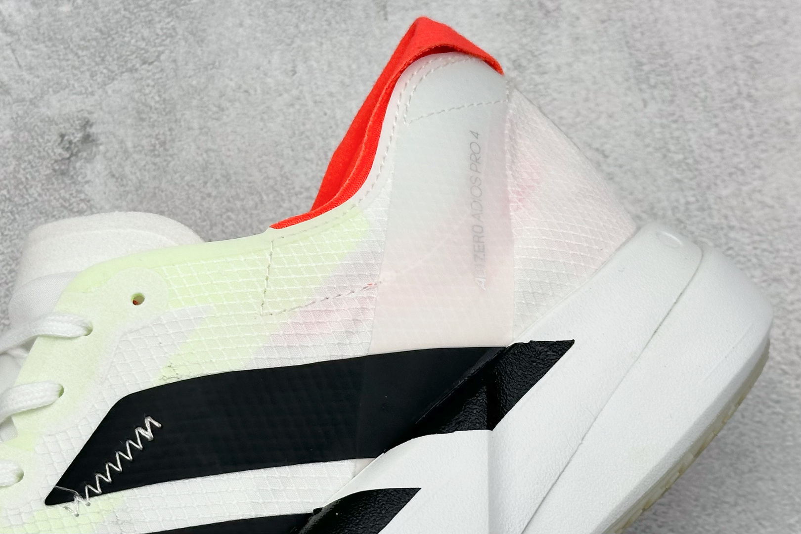  
AD Adizero Adios 4 M轻盈跑鞋
耐磨减震专业跑步鞋 
冲向目标，一路向前，不断挑战