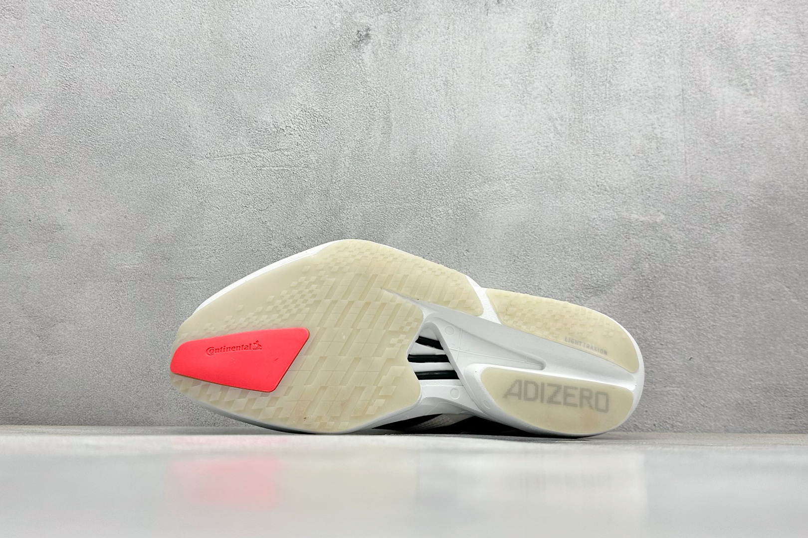  
AD Adizero Adios 4 M轻盈跑鞋
耐磨减震专业跑步鞋 
冲向目标，一路向前，不断挑战