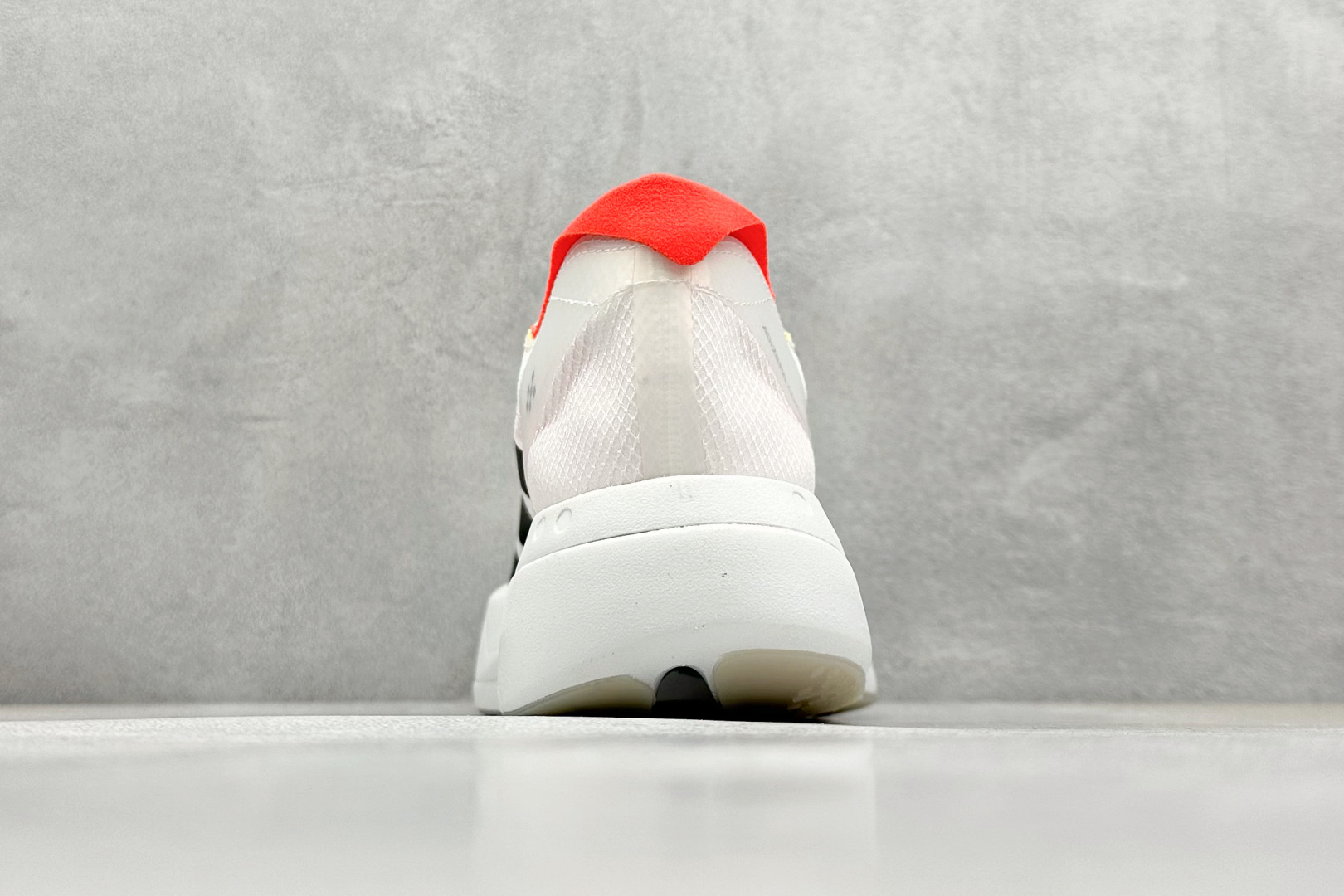 
AD Adizero Adios 4 M轻盈跑鞋
耐磨减震专业跑步鞋 
冲向目标，一路向前，不断挑战