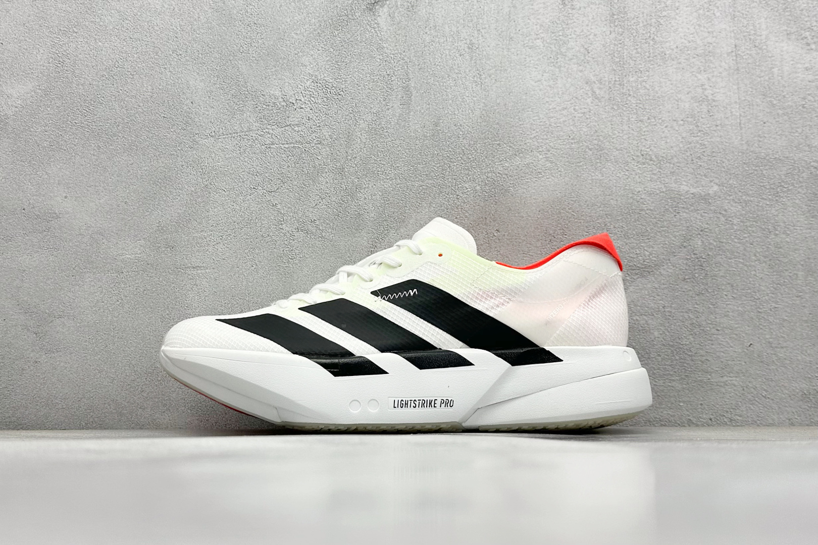  
AD Adizero Adios 4 M轻盈跑鞋
耐磨减震专业跑步鞋 
冲向目标，一路向前，不断挑战