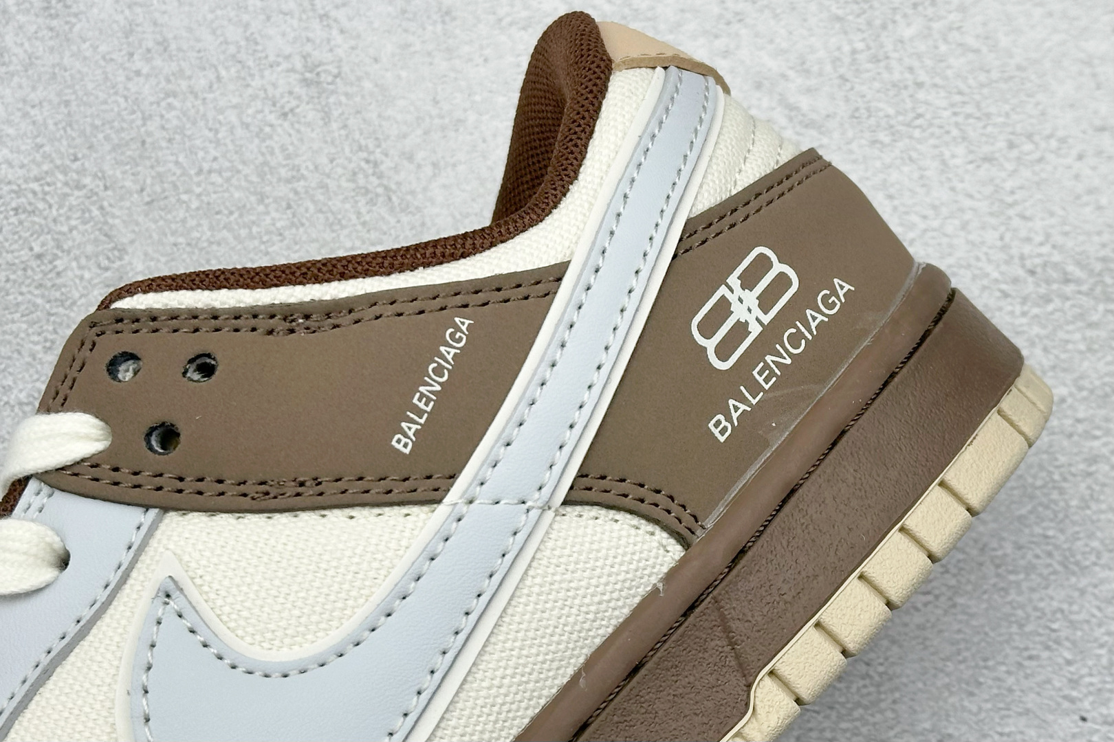  
Nike SB Dunk Low x Balenciaga 白棕灰小钩
纯原大厂出品 极力推荐
原装