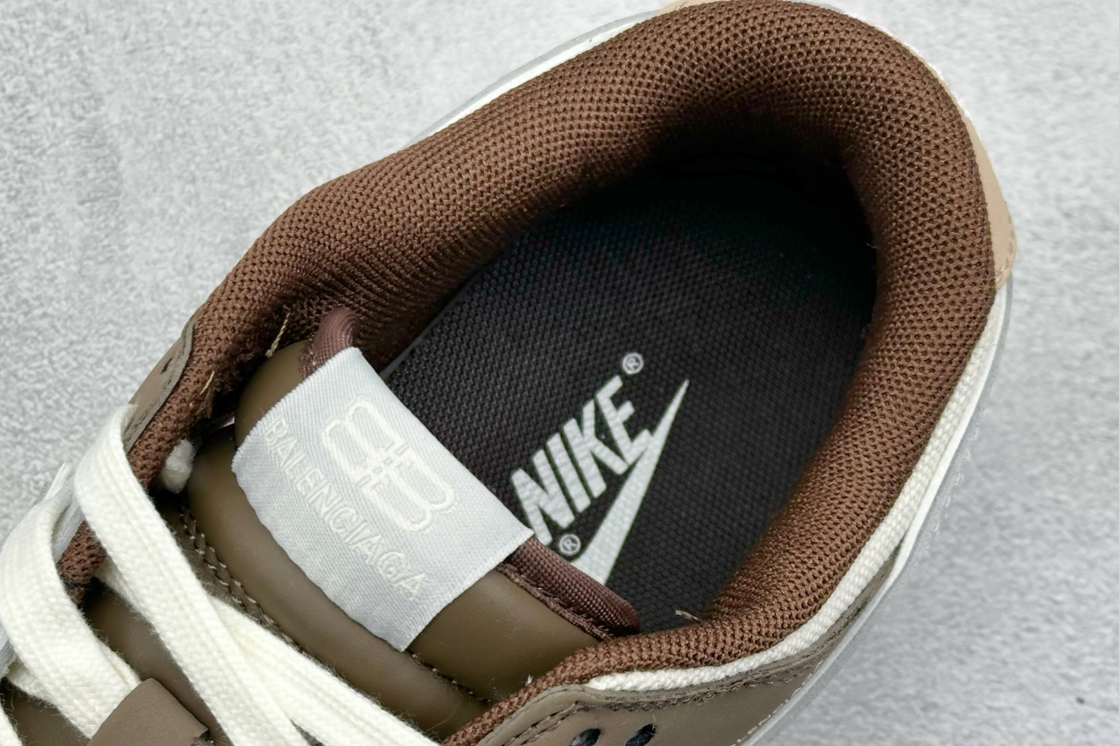  
Nike SB Dunk Low x Balenciaga 白棕灰小钩
纯原大厂出品 极力推荐
原装