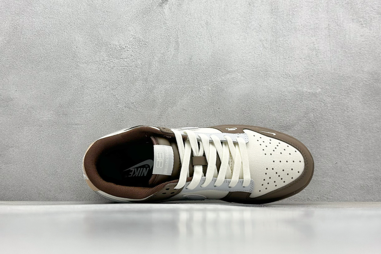  
Nike SB Dunk Low x Balenciaga 白棕灰小钩
纯原大厂出品 极力推荐
原装