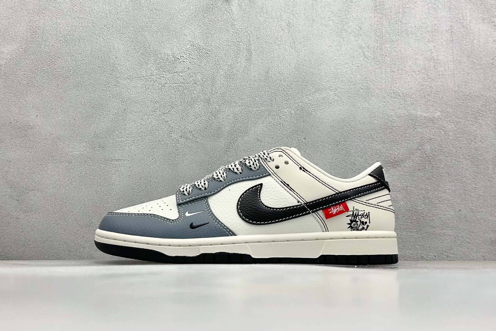  
Nike SB Dunk Low x 斯图西联名 
纯原大厂出品 极力推荐
原装头层材料 独家版型蒸