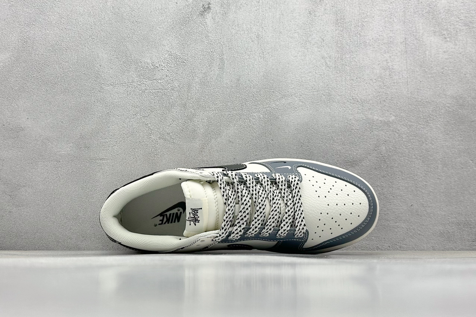  
Nike SB Dunk Low x 斯图西联名 
纯原大厂出品 极力推荐
原装头层材料 独家版型蒸