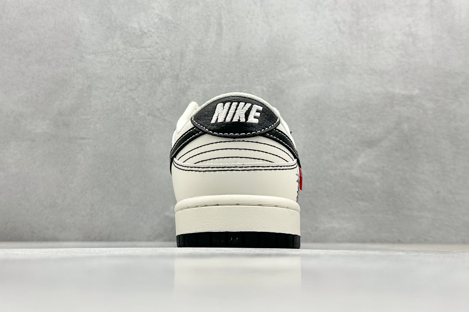  
Nike SB Dunk Low x 斯图西联名 
纯原大厂出品 极力推荐
原装头层材料 独家版型蒸