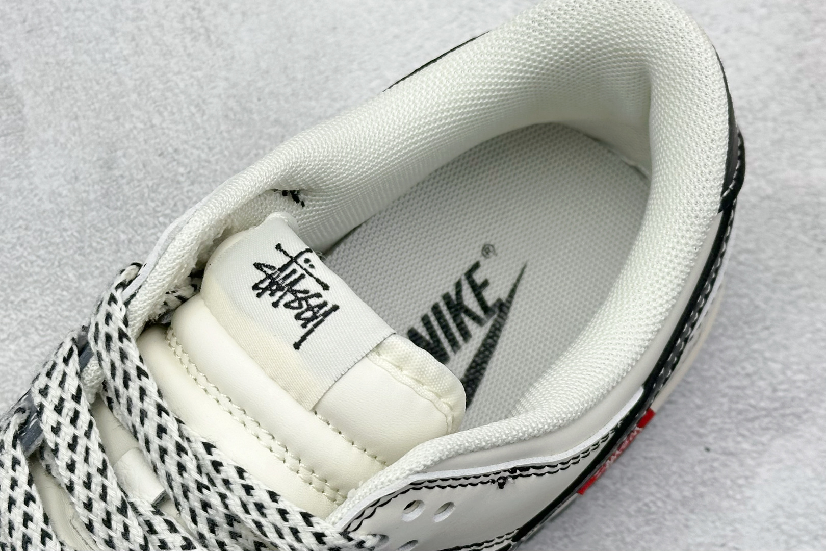  
Nike SB Dunk Low x 斯图西联名 
纯原大厂出品 极力推荐
原装头层材料 独家版型蒸