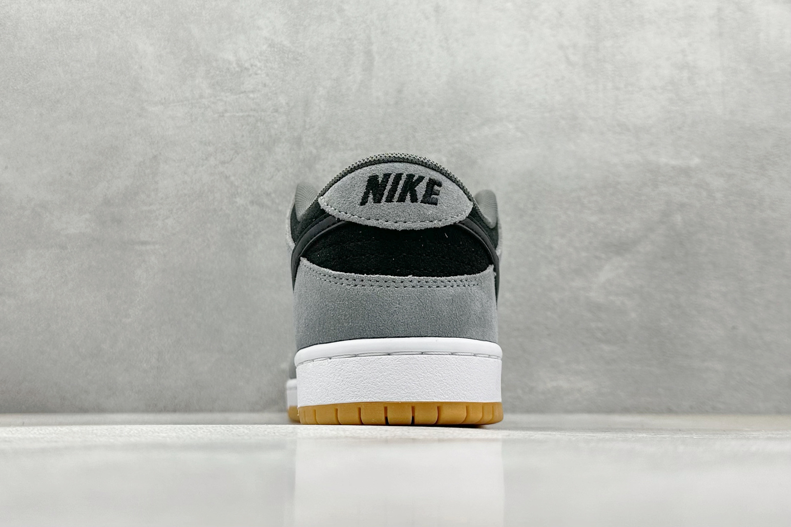  
A版 Nike SB Dunk Low 黑灰色 低帮休闲板鞋 

货号：HF3063-001
尺码