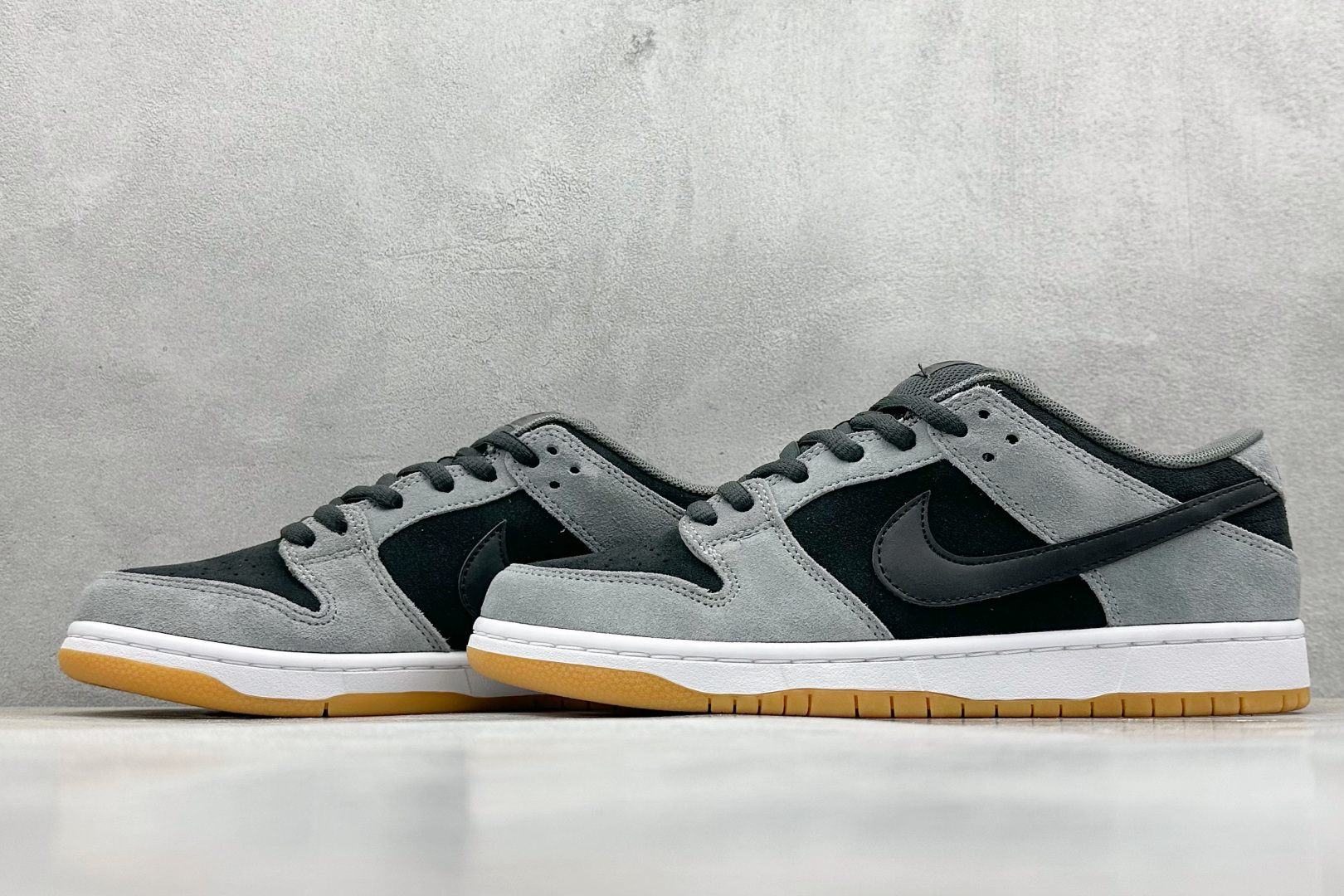 
A版 Nike SB Dunk Low 黑灰色 低帮休闲板鞋 

货号：HF3063-001
尺码