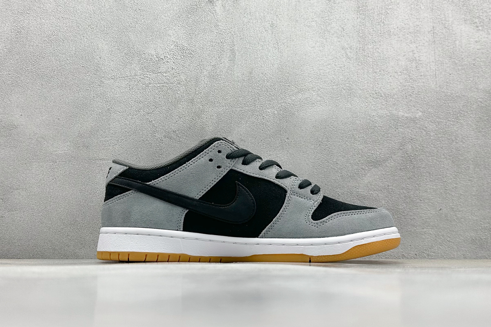  
A版 Nike SB Dunk Low 黑灰色 低帮休闲板鞋 

货号：HF3063-001
尺码