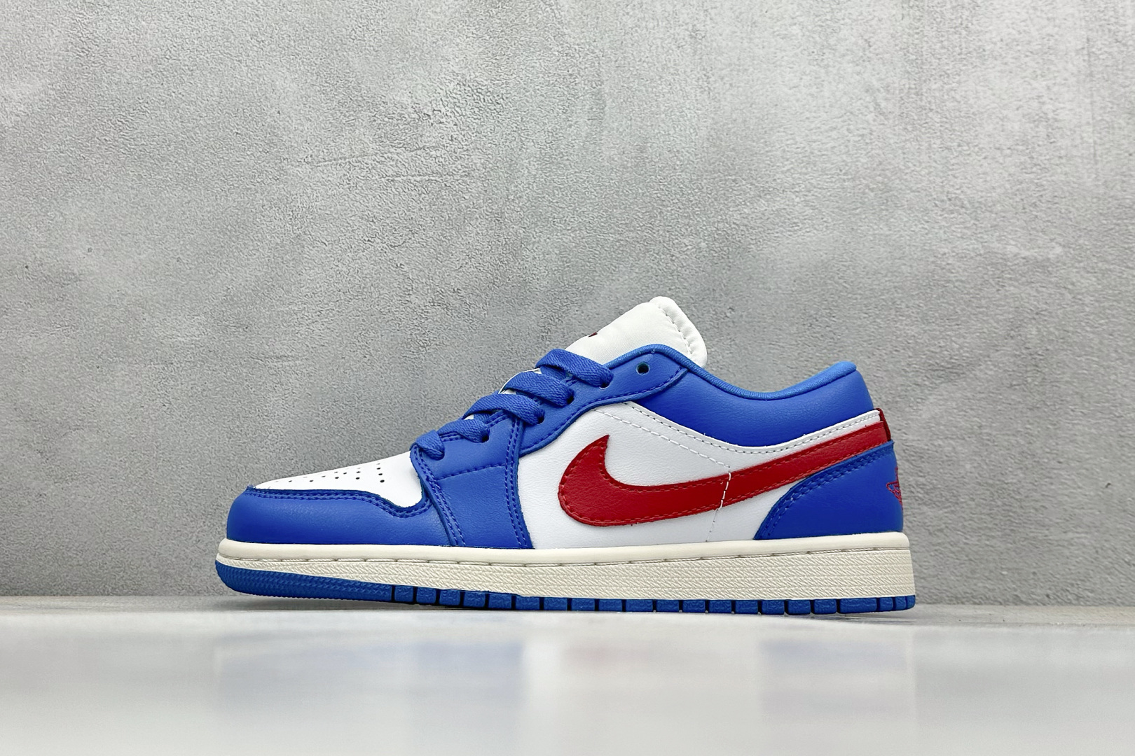 福利特价 
Air Jordan 1 低帮 复古篮球鞋
纯原大厂出品 极力推荐
定制鞋盒 大厂纯原品质出