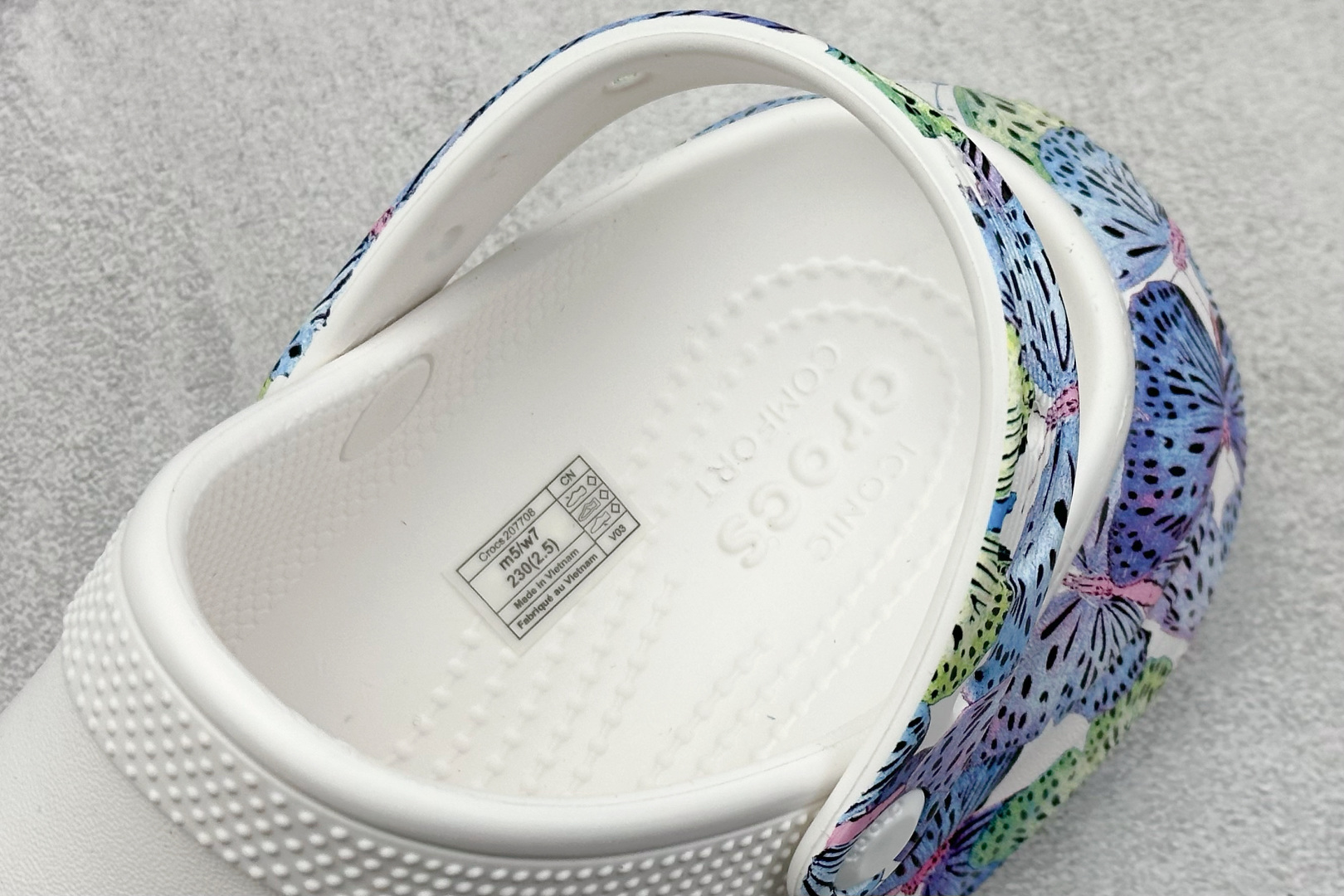  终端放店
K 原装 Crocs卡洛驰 泡芙

Size：W5=34-35
          W6=3