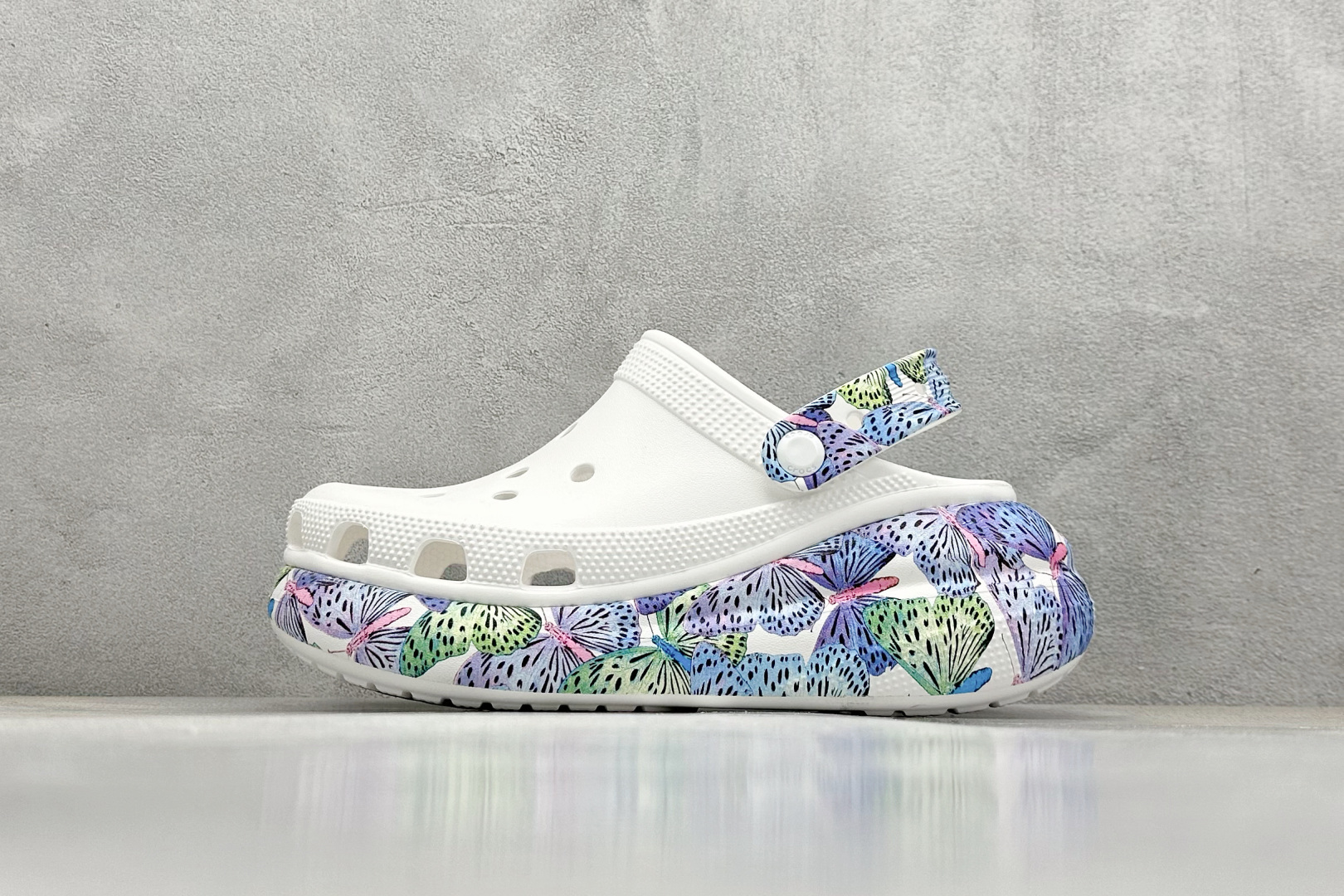  终端放店
K 原装 Crocs卡洛驰 泡芙

Size：W5=34-35
          W6=3