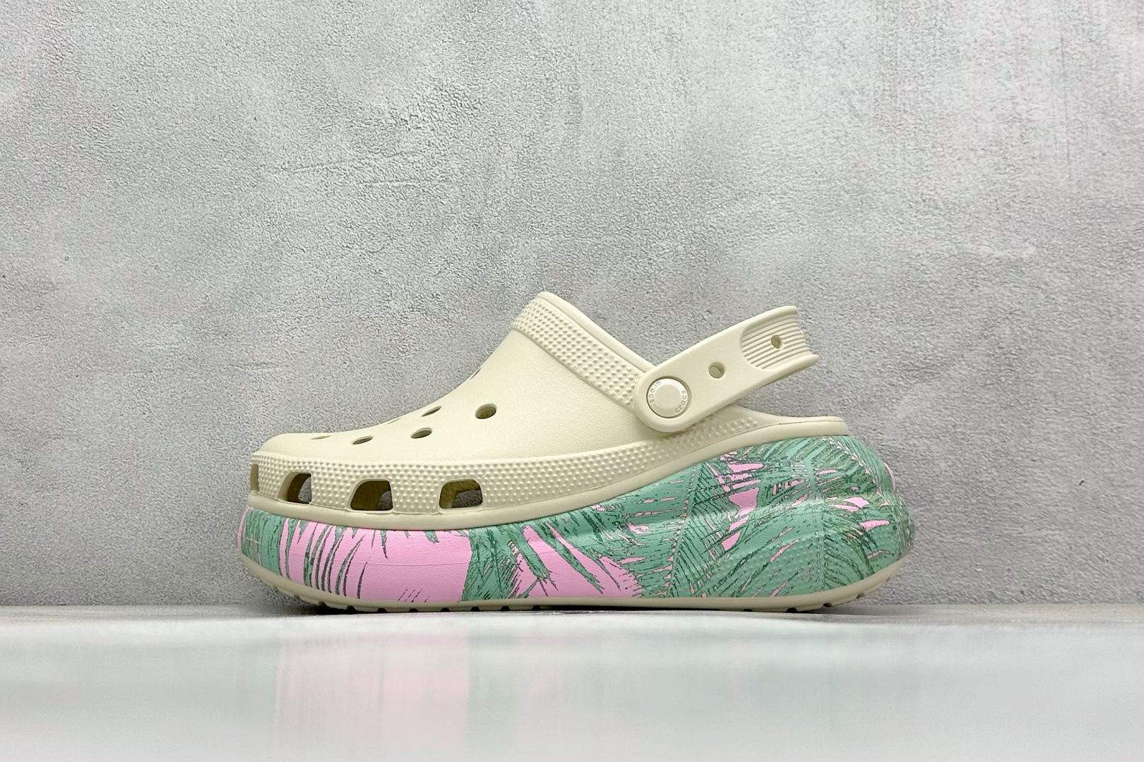  终端放店
K 原装 Crocs卡洛驰 泡芙

Size：W5=34-35
          W6=3