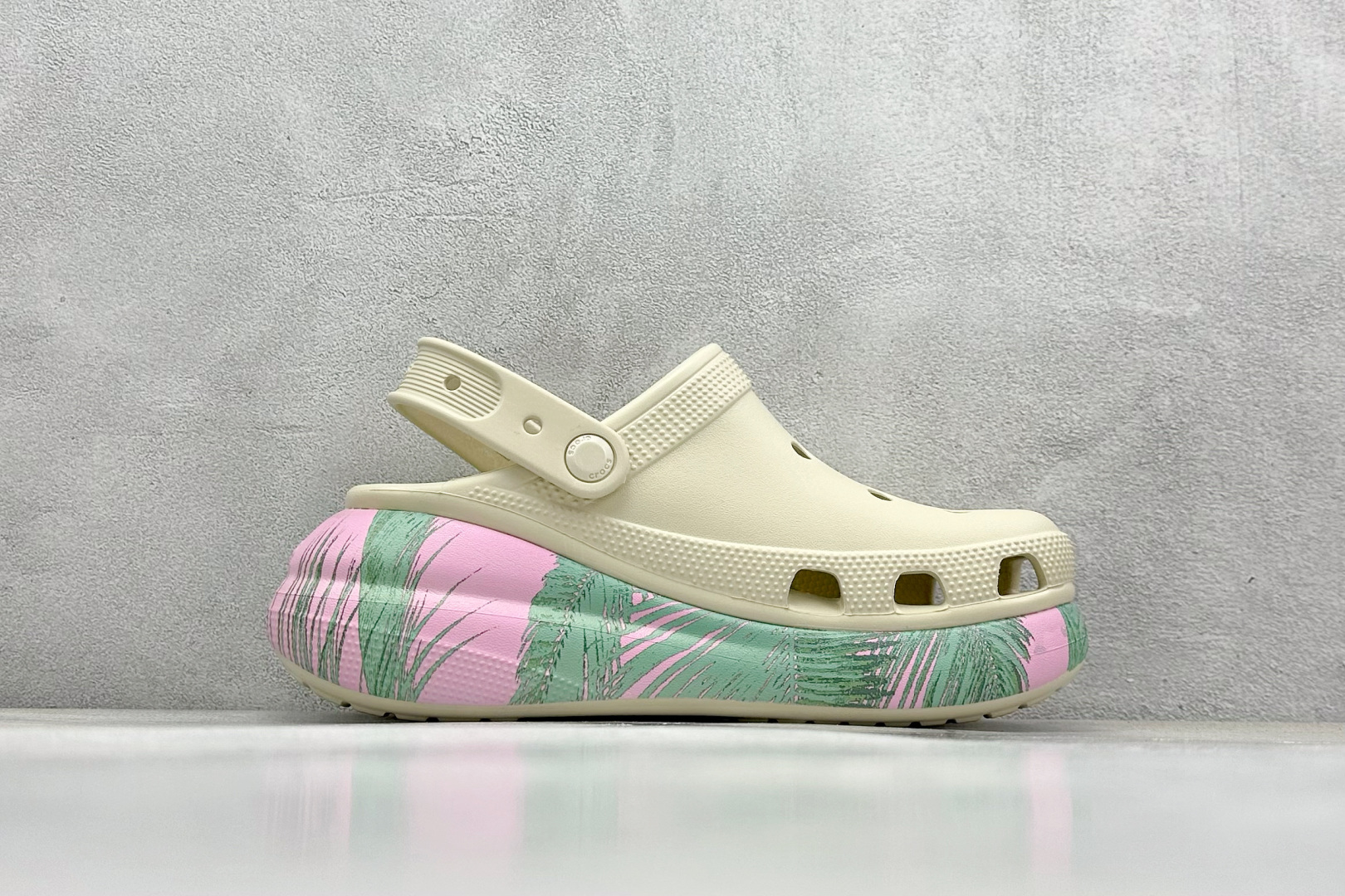  终端放店
K 原装 Crocs卡洛驰 泡芙

Size：W5=34-35
          W6=3