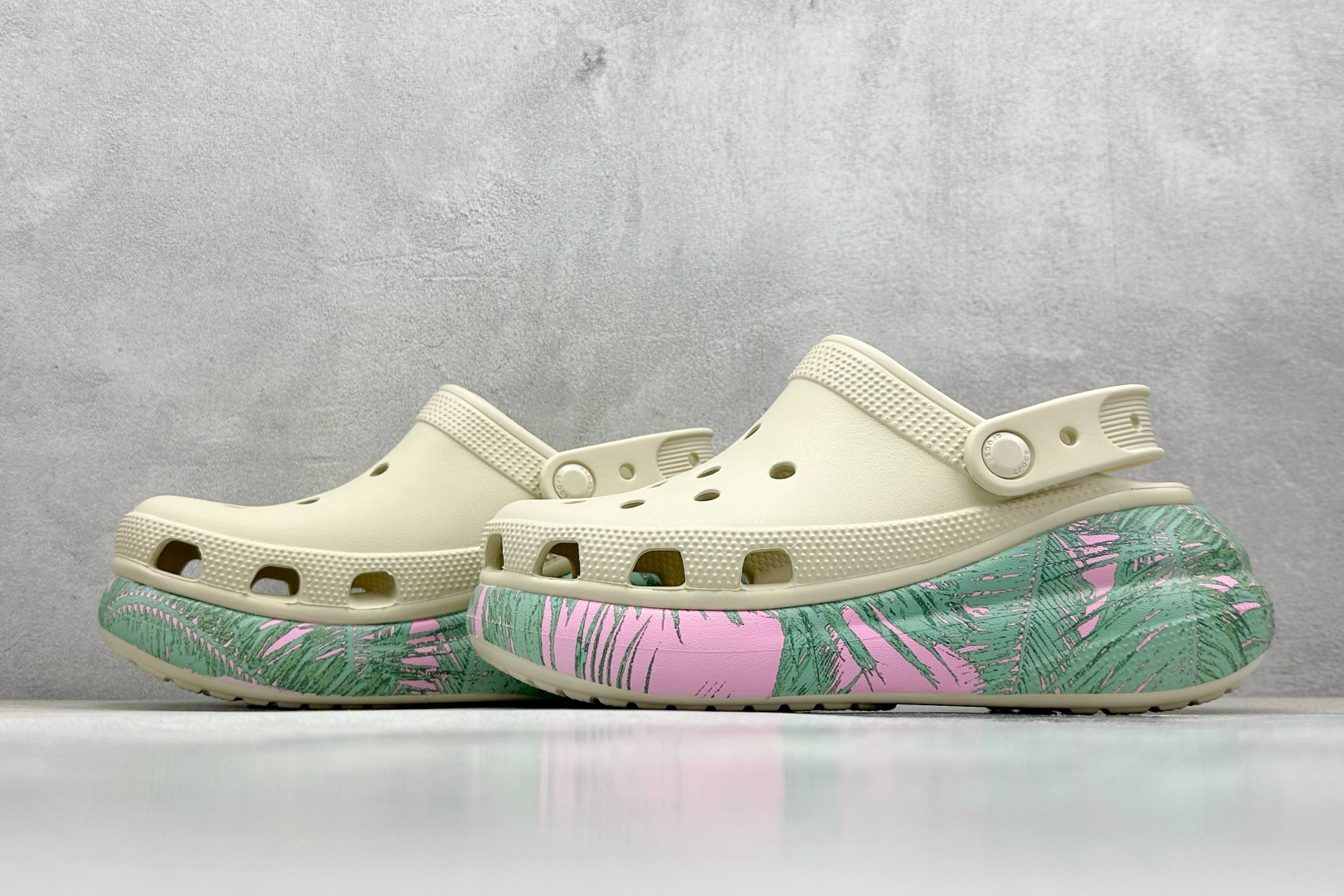  终端放店
K 原装 Crocs卡洛驰 泡芙

Size：W5=34-35
          W6=3