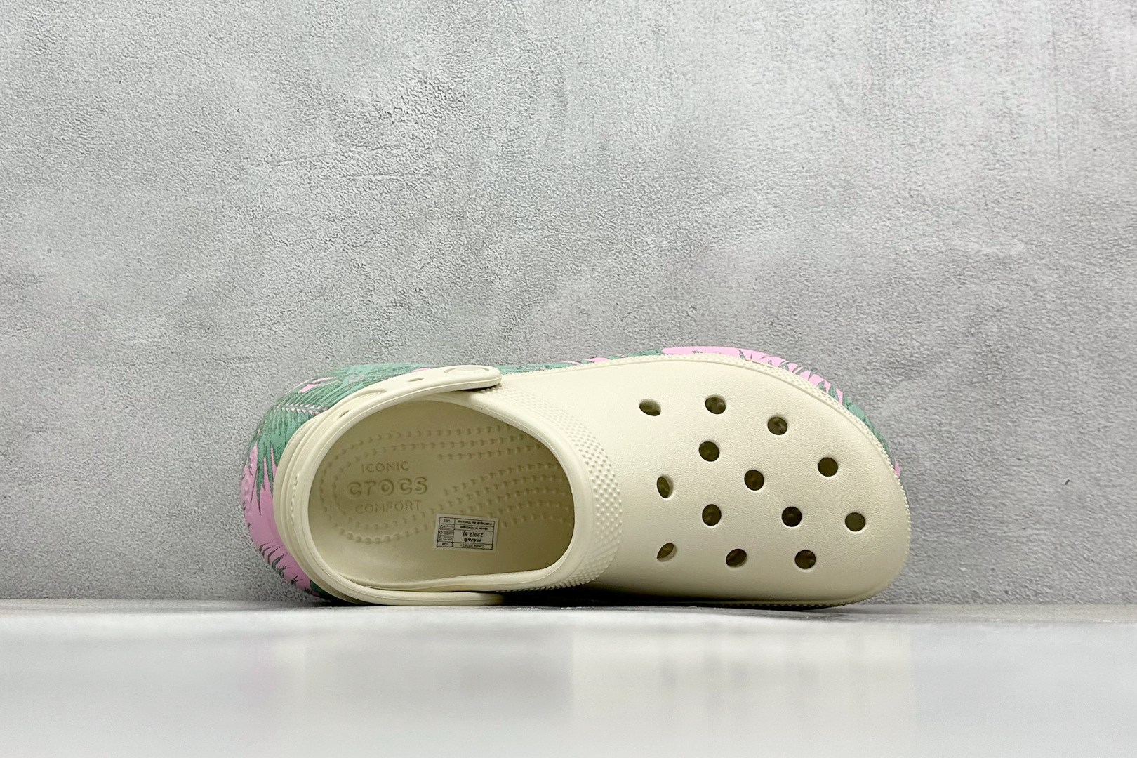  终端放店
K 原装 Crocs卡洛驰 泡芙

Size：W5=34-35
          W6=3