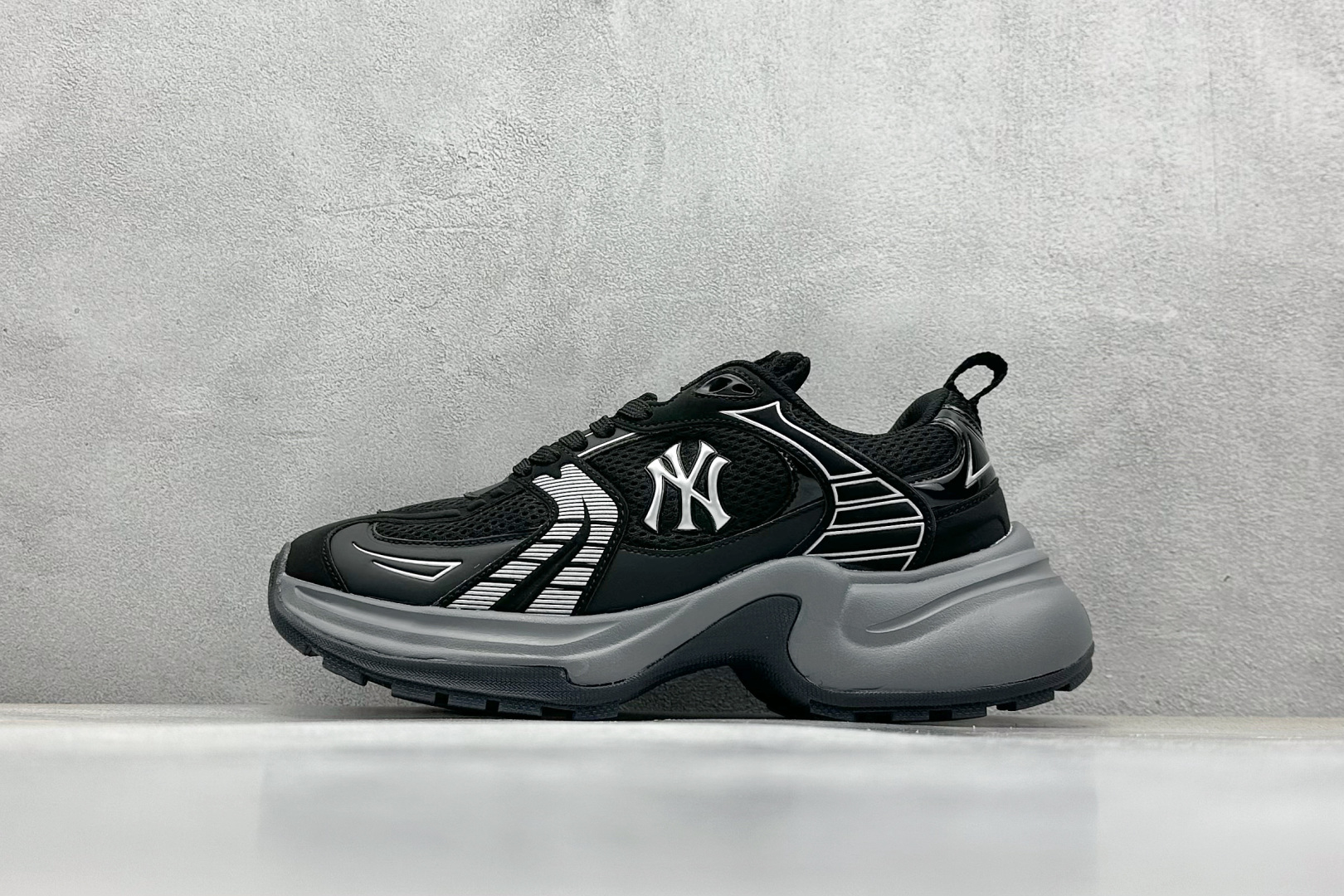  终端放店
NY版 MLB XLG Chunky 纽约洋基队老爹增高厚底跑步鞋 

货号：3ASHW04