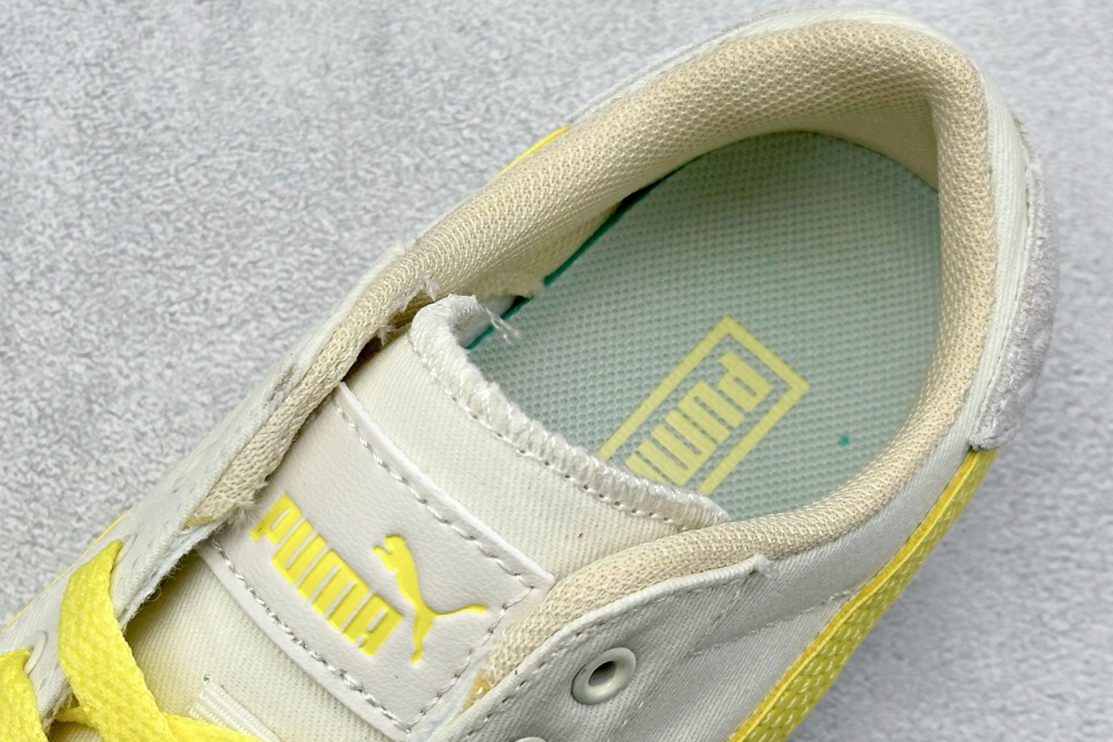  终端放店
Xs版 Puma Palermo OG  防滑耐磨低帮德训板鞋
孔眼底座和脚趾凸起由绒面革材