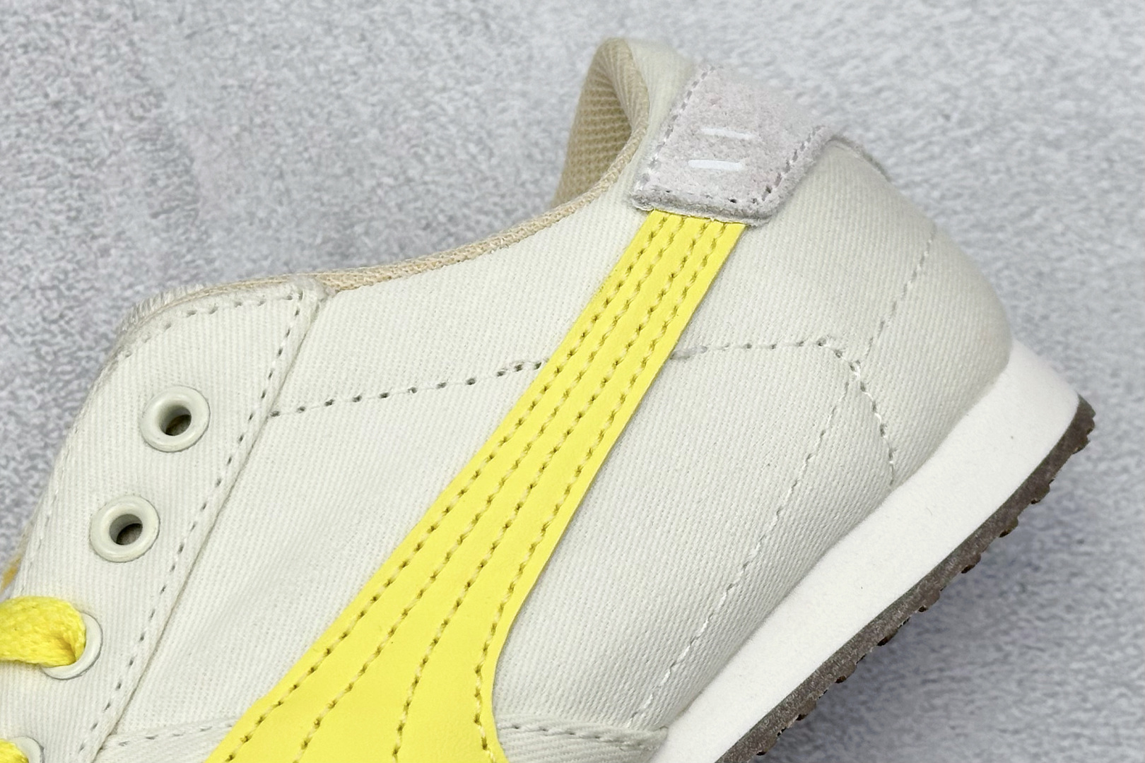  终端放店
Xs版 Puma Palermo OG  防滑耐磨低帮德训板鞋
孔眼底座和脚趾凸起由绒面革材