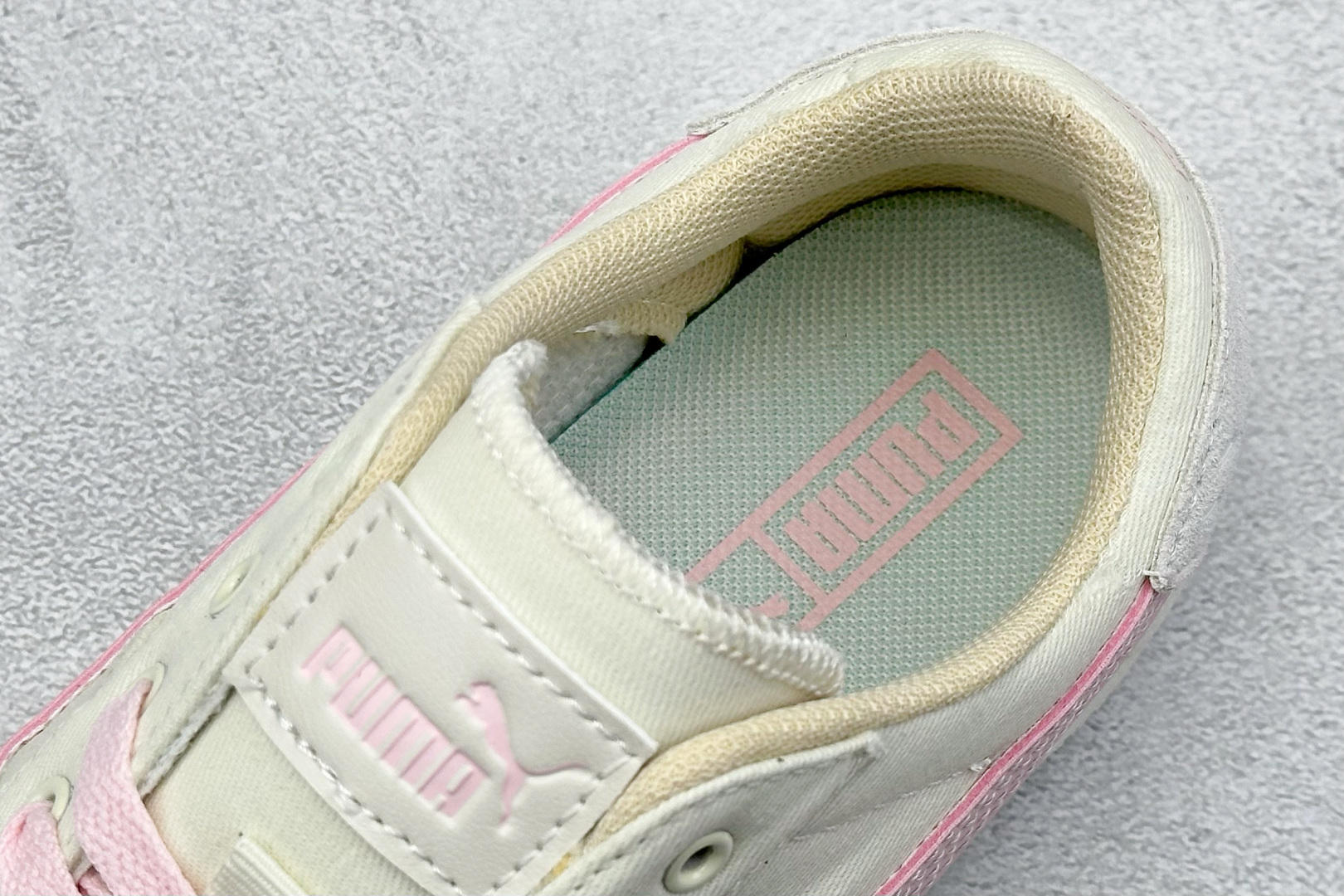  终端放店
Xs版 Puma Palermo OG  防滑耐磨低帮德训板鞋
孔眼底座和脚趾凸起由绒面革材