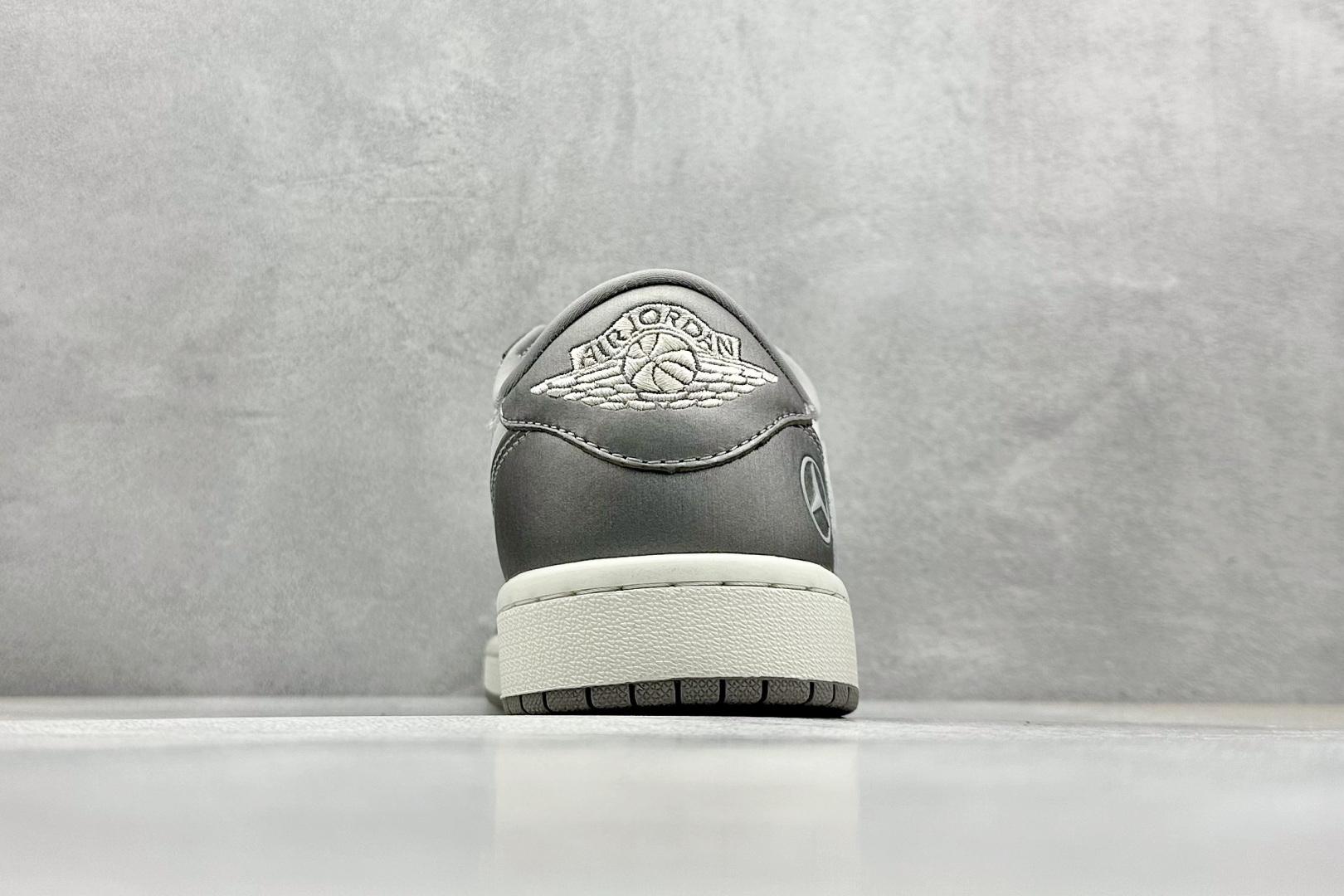 终端放店
XC版 Travis Scott x Nike Air Jordan 1 Low x Mer