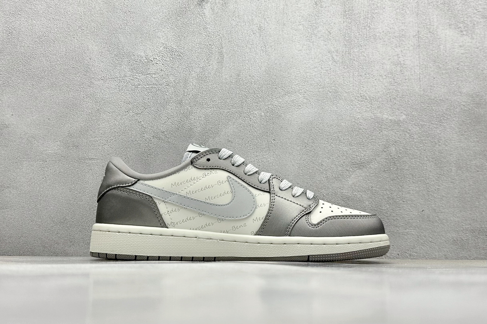 终端放店
XC版 Travis Scott x Nike Air Jordan 1 Low x Mer