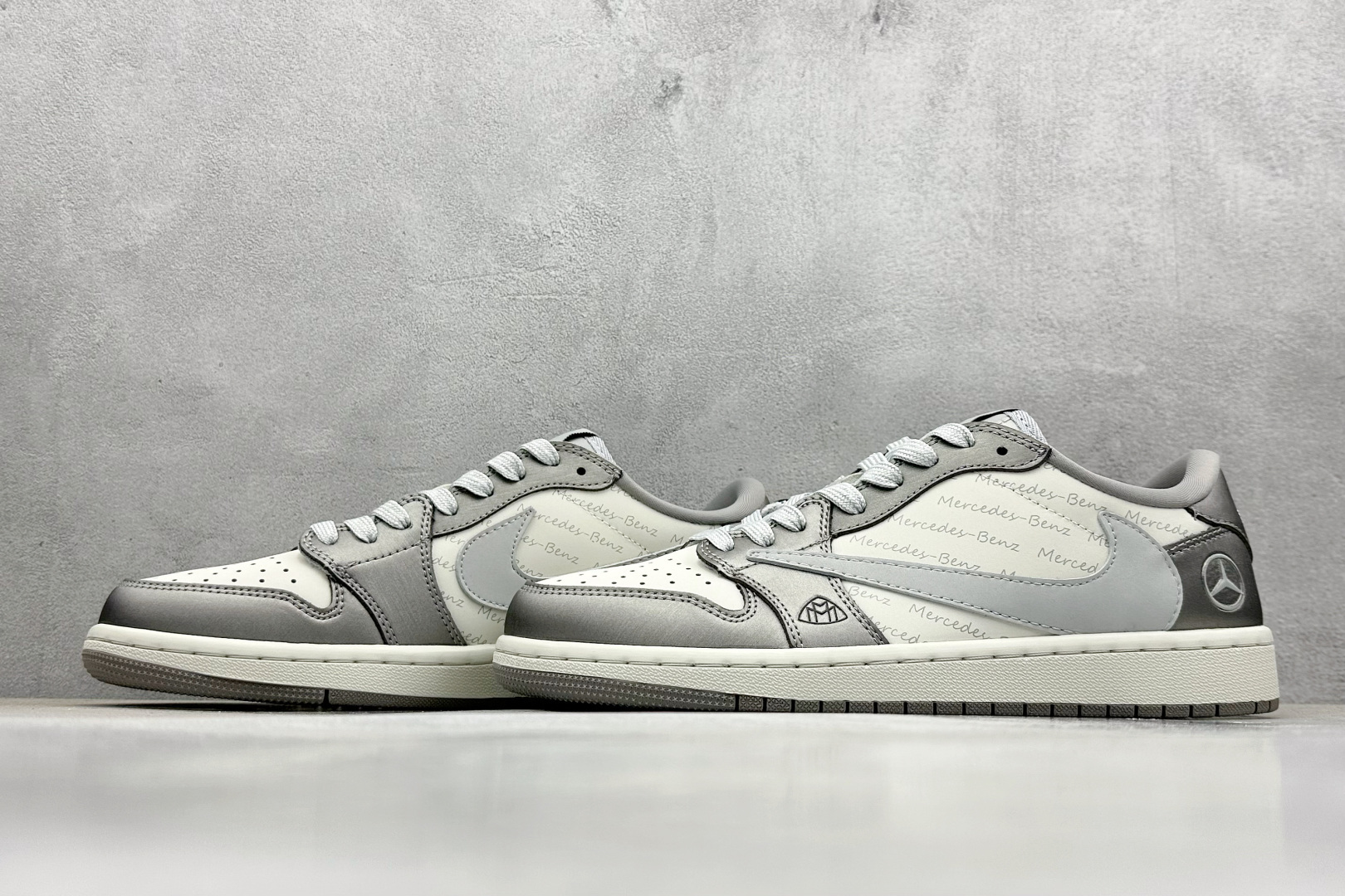 终端放店
XC版 Travis Scott x Nike Air Jordan 1 Low x Mer