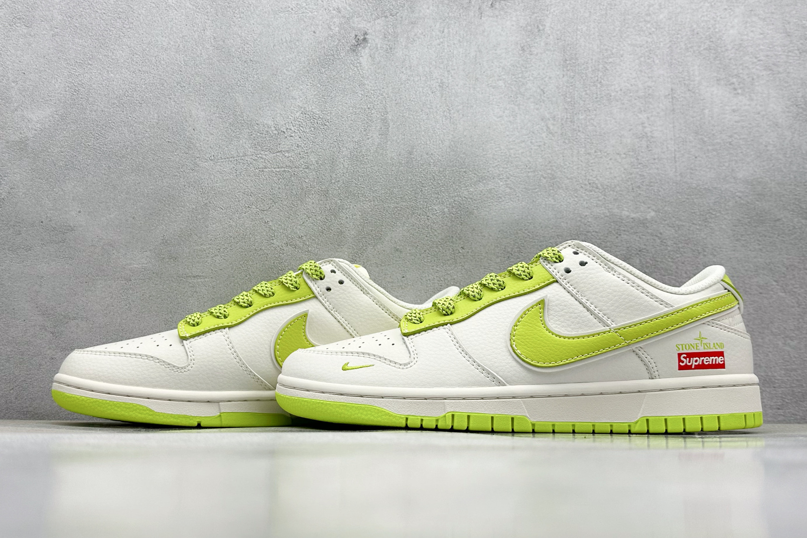 终端放店
XC版 Nike SB Dunk Low x Supreme x Stone Island 