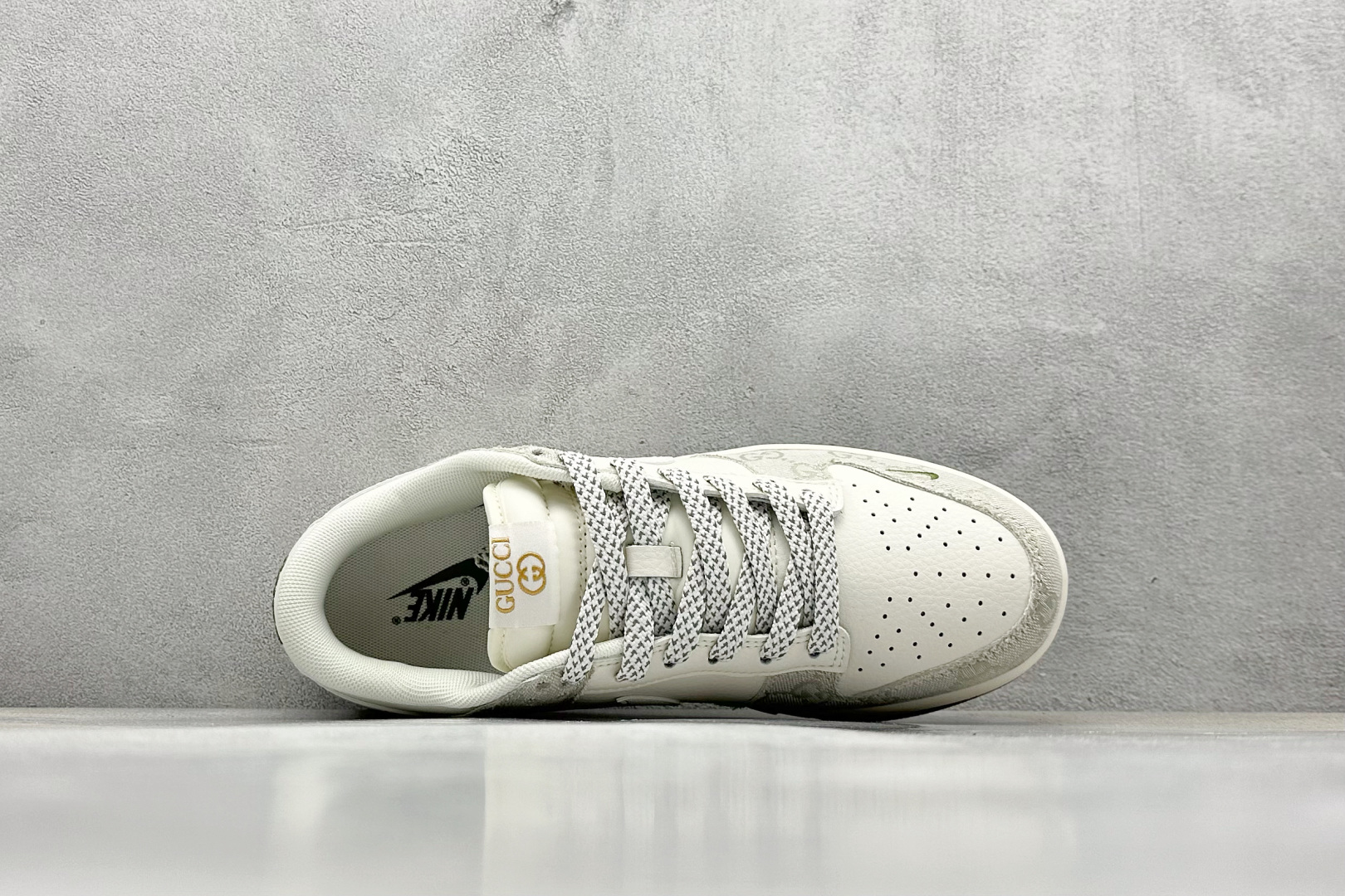  终端放店
XC版 Nike SB Dunk Low x GUCCI 米绿小钩
纯原大厂出品 极力推荐
