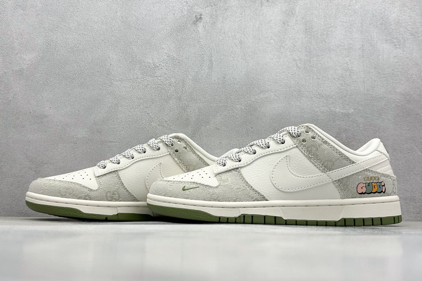  终端放店
XC版 Nike SB Dunk Low x GUCCI 米绿小钩
纯原大厂出品 极力推荐
