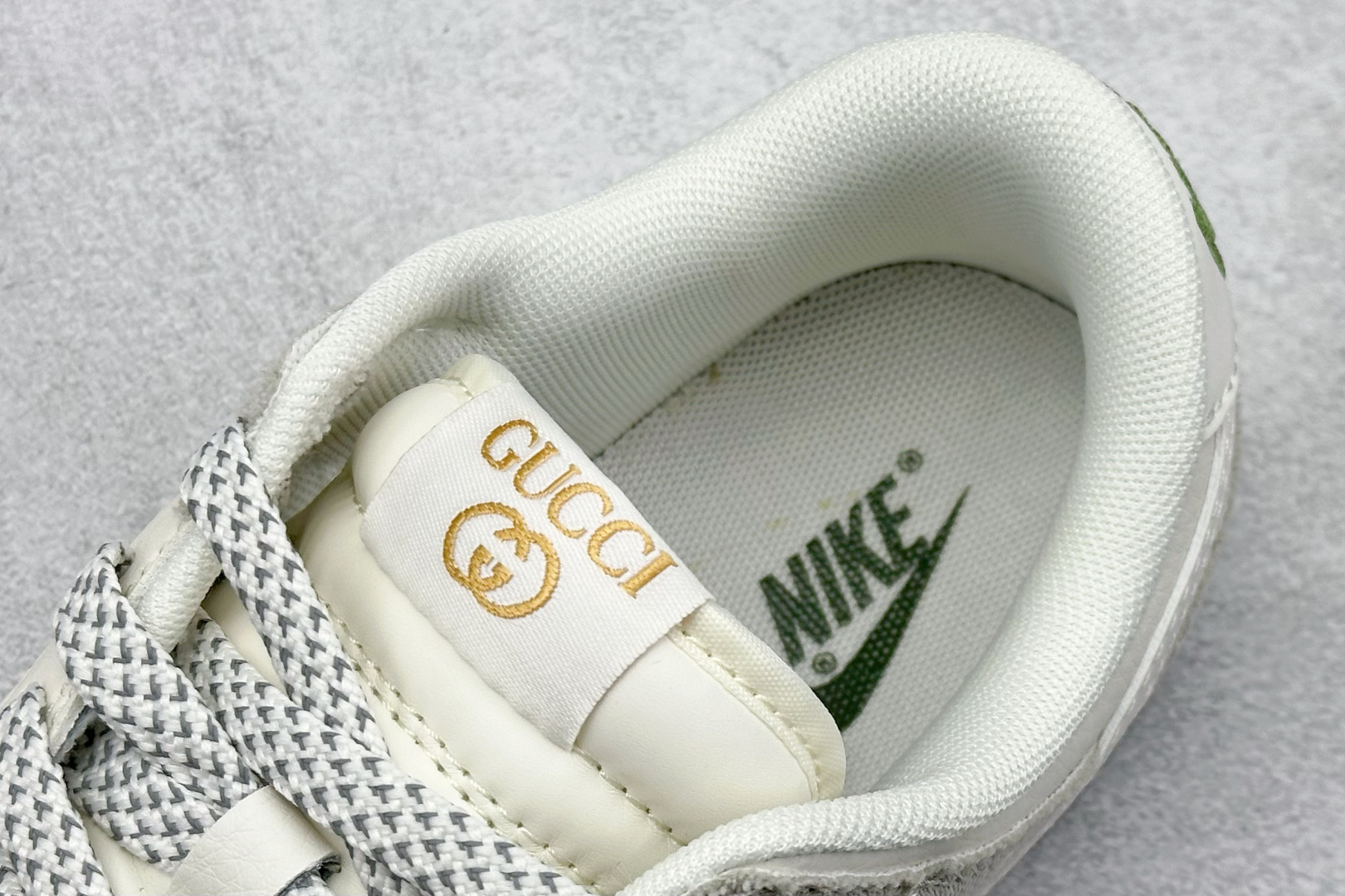  终端放店
XC版 Nike SB Dunk Low x GUCCI 米绿小钩
纯原大厂出品 极力推荐
