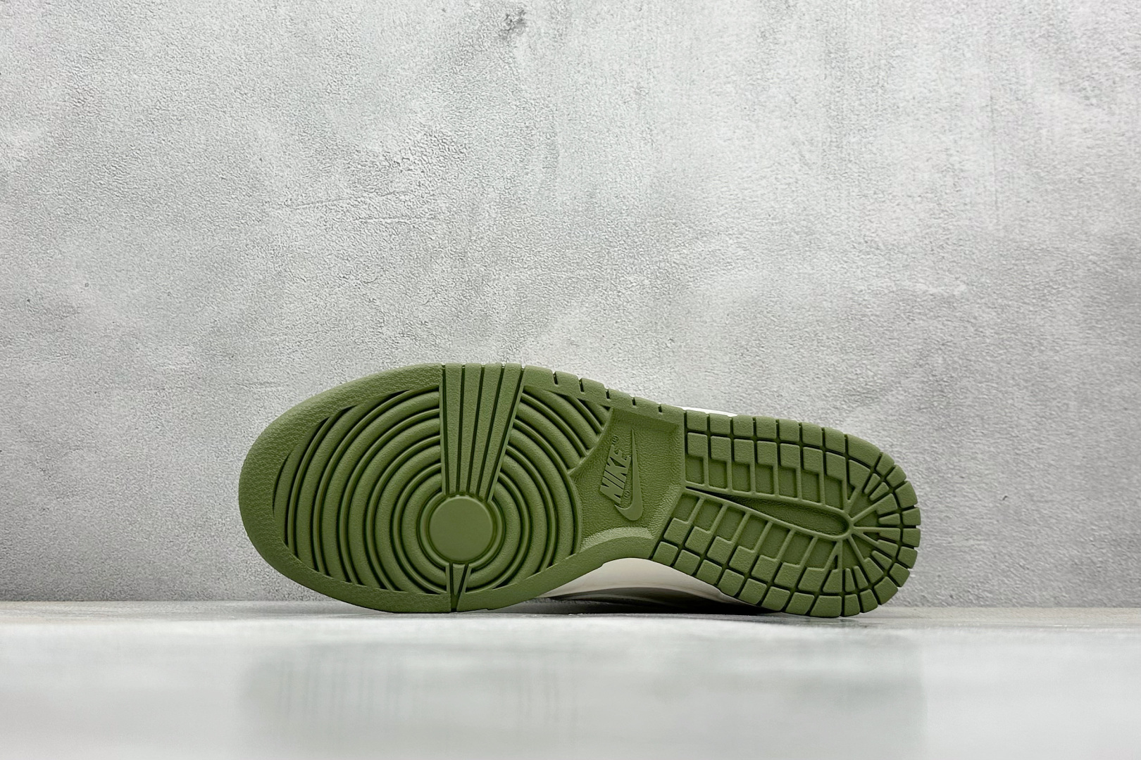  终端放店
XC版 Nike SB Dunk Low x GUCCI 米绿小钩
纯原大厂出品 极力推荐
