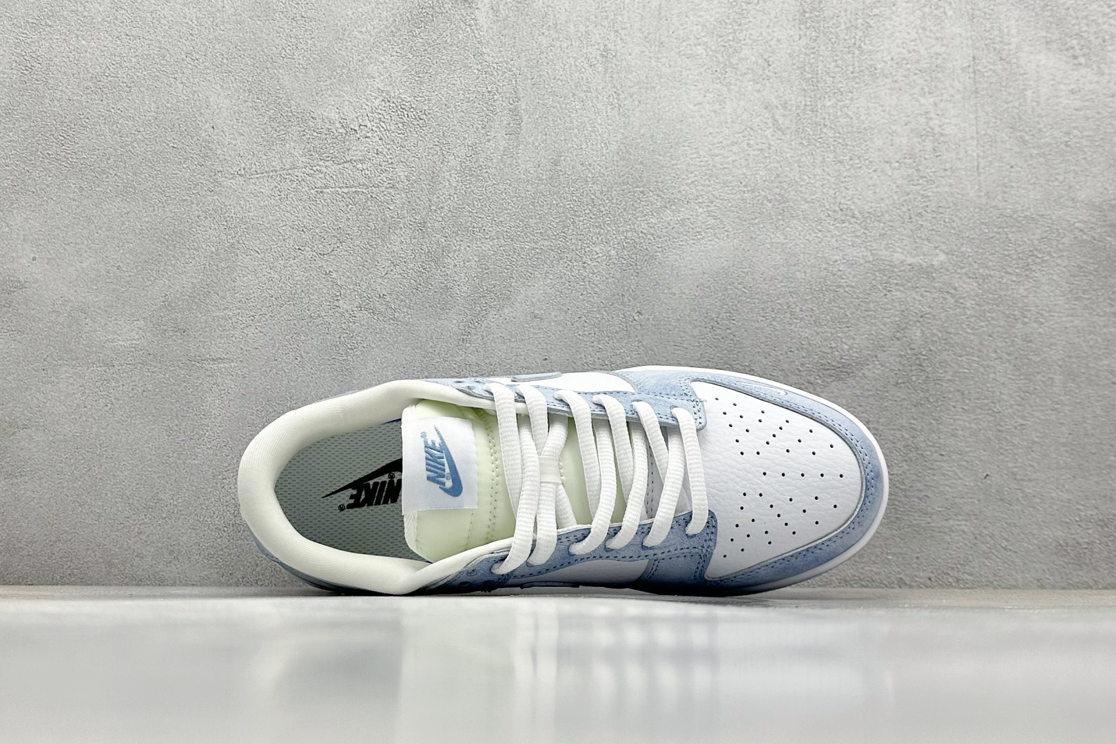  终端放店
XC版 Nike SB Dunk Low x Supreme 白湖水蓝小钩
纯原大厂出品 极