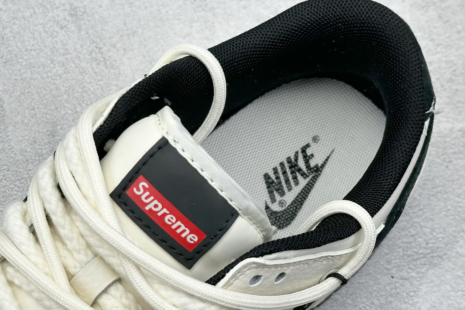 终端放店
XC版 Nike SB Dunk Low Sup系列 绑带米白黑勾 周年高端定制 低帮休闲板