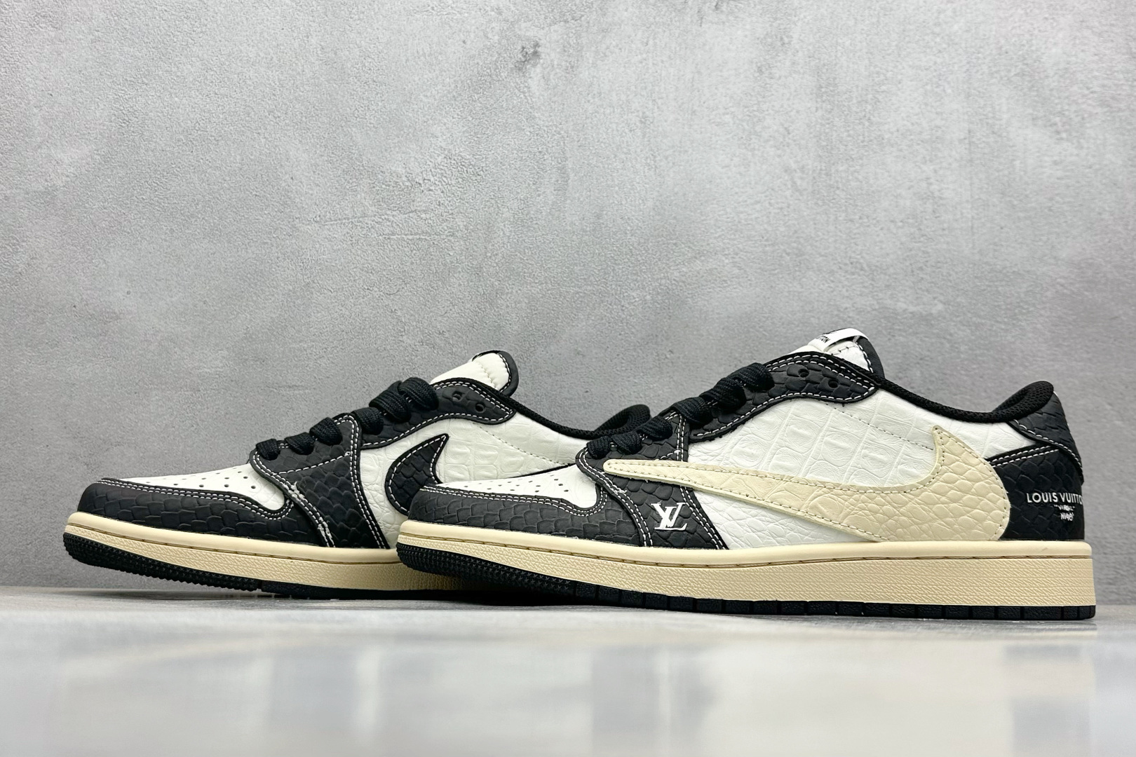 终端放店
XC版 Travis Scott x Fragment Design x Air Jorda