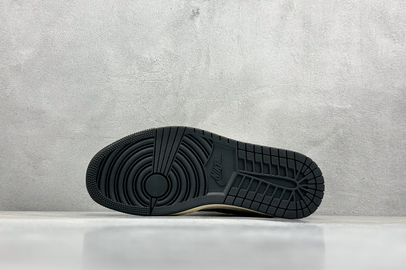 终端放店
XC版 Travis Scott x Fragment Design x Air Jorda